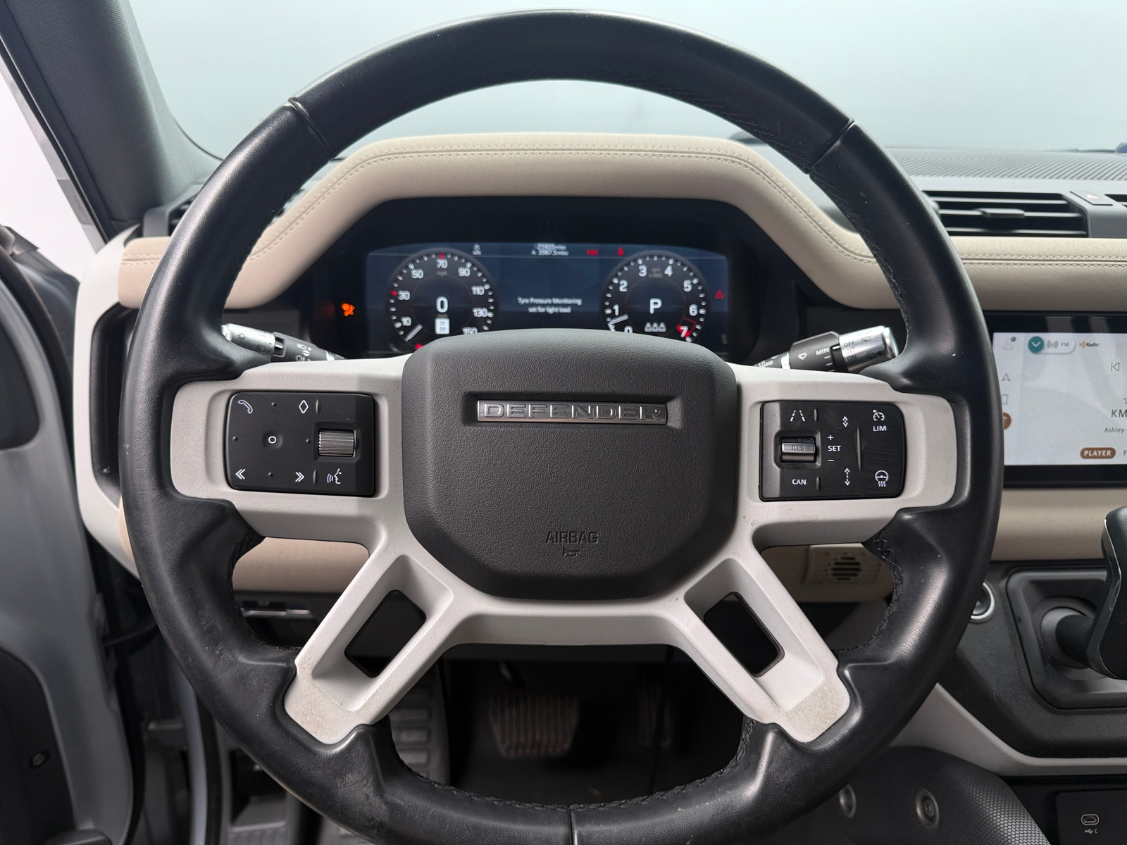 Thumbnail: 2021 Land Rover Defender - 4