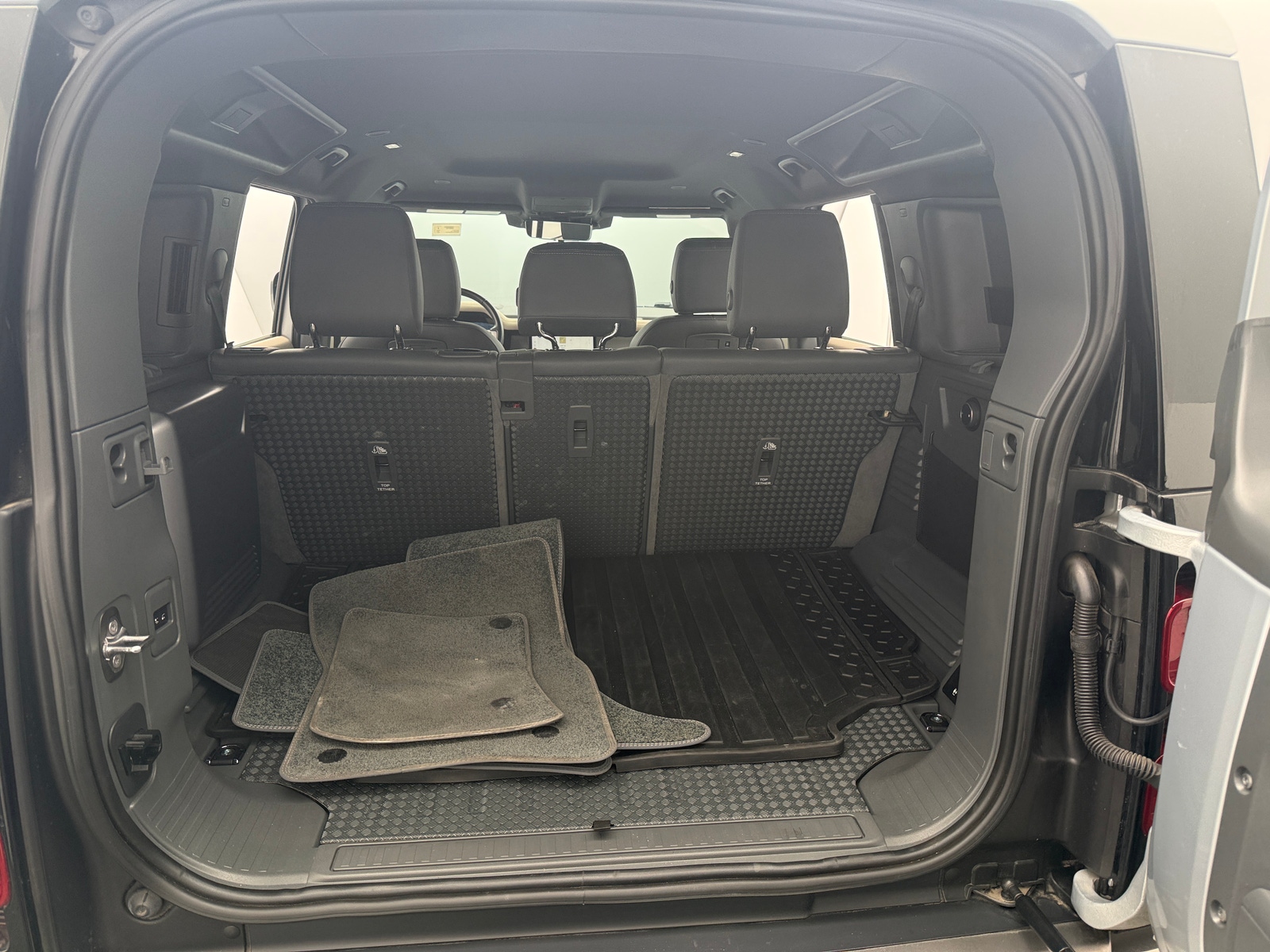 Thumbnail: 2021 Land Rover Defender - 6