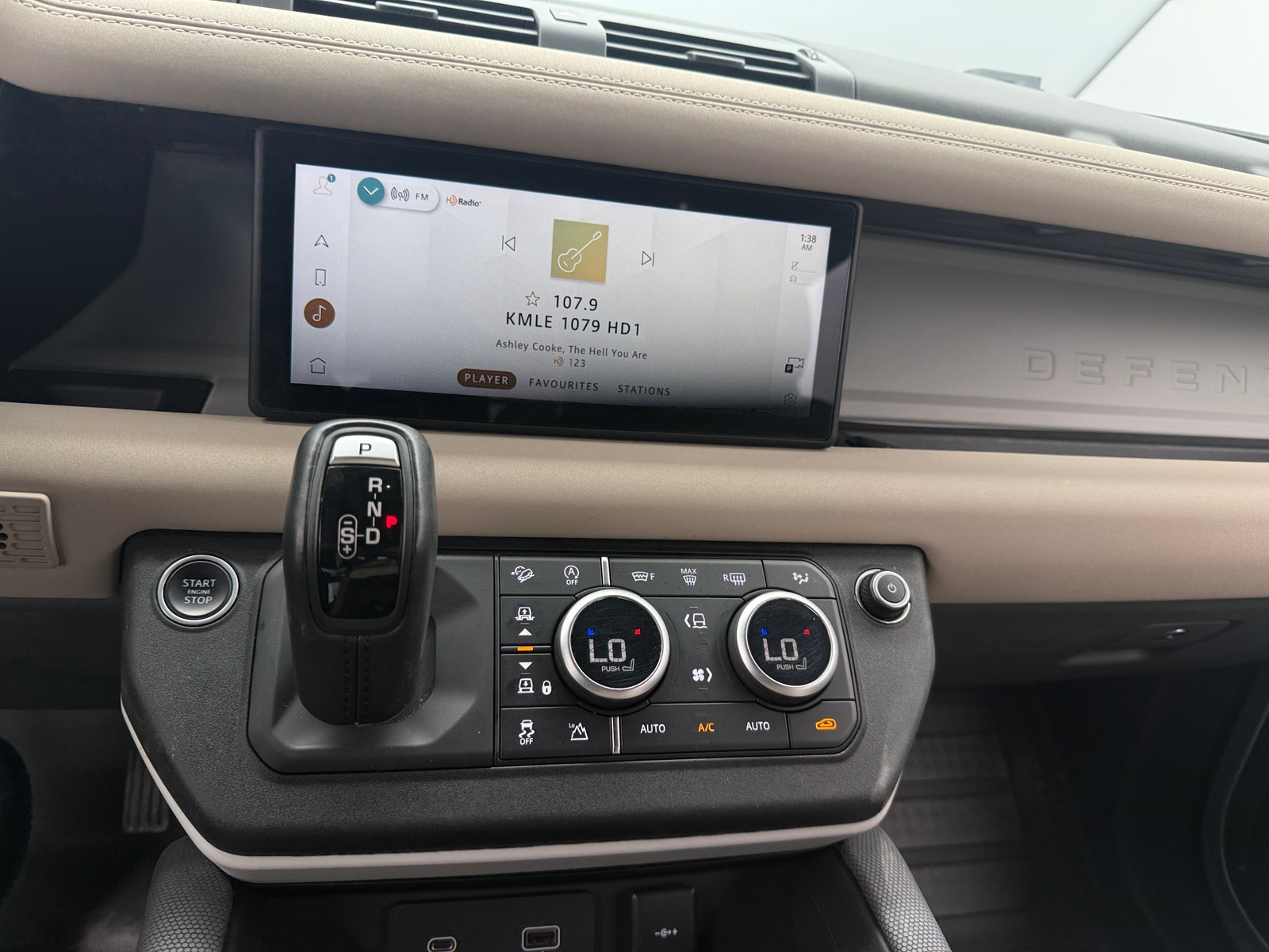 Thumbnail: 2021 Land Rover Defender - 3