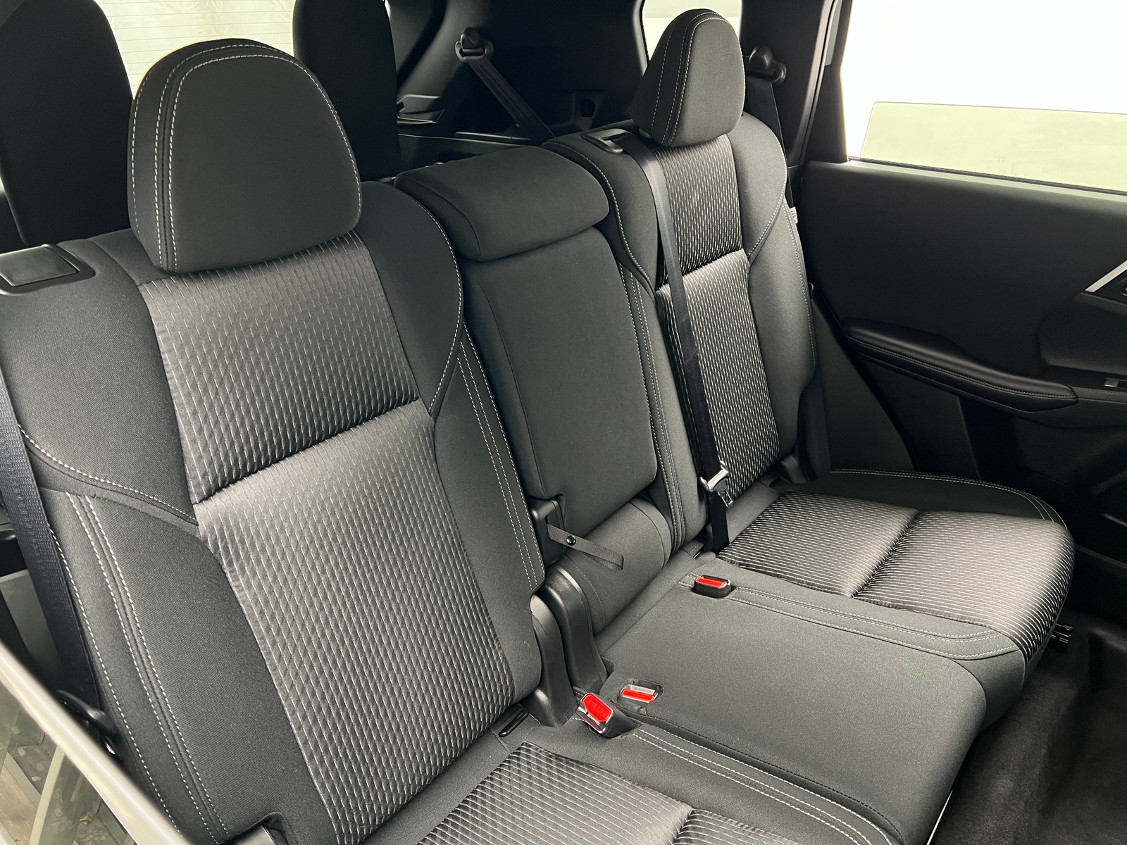 Thumbnail: 2025 Mitsubishi Outlander - 6