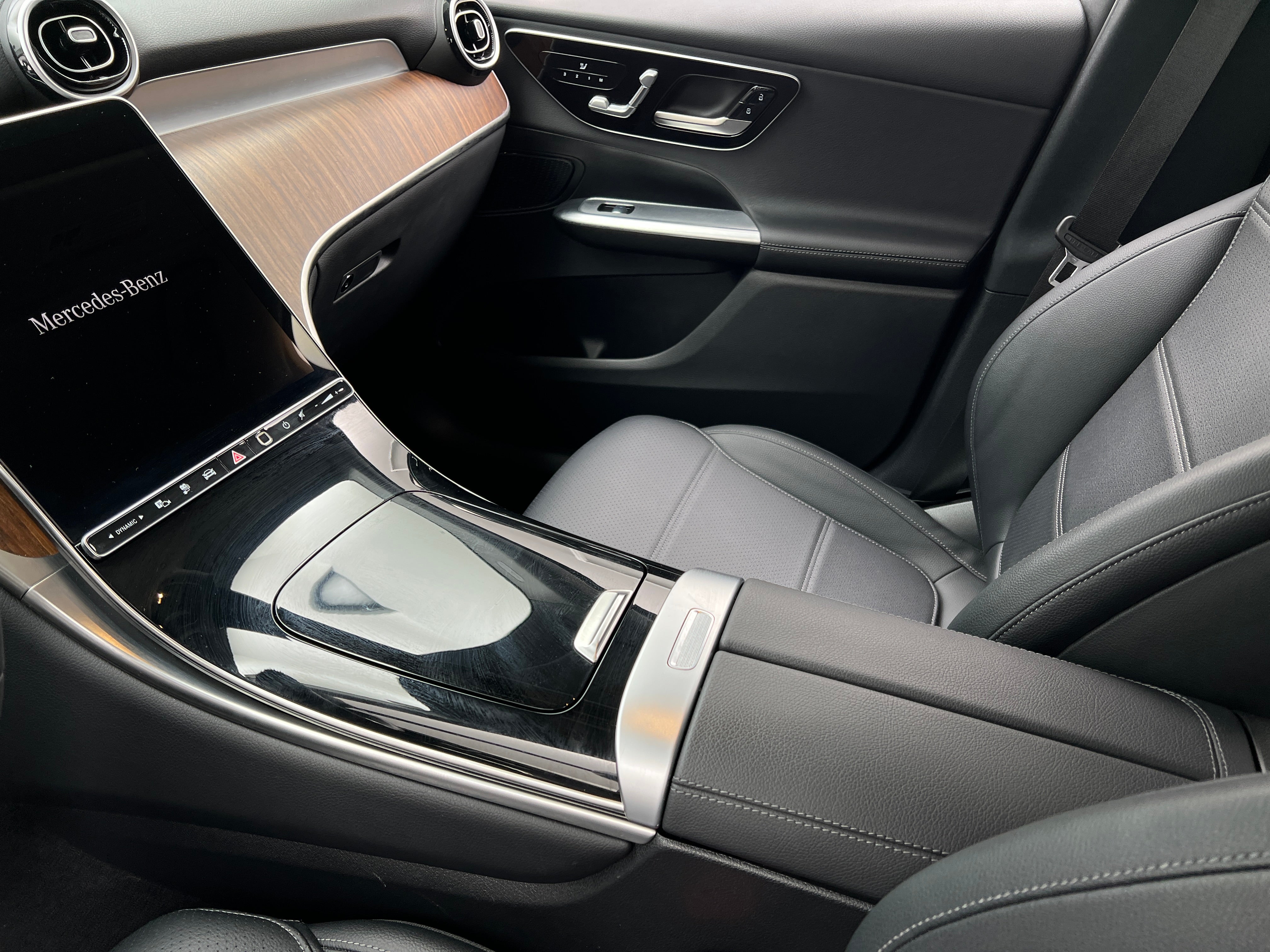 2025 Mercedes-Benz GLC Base - Photo 3