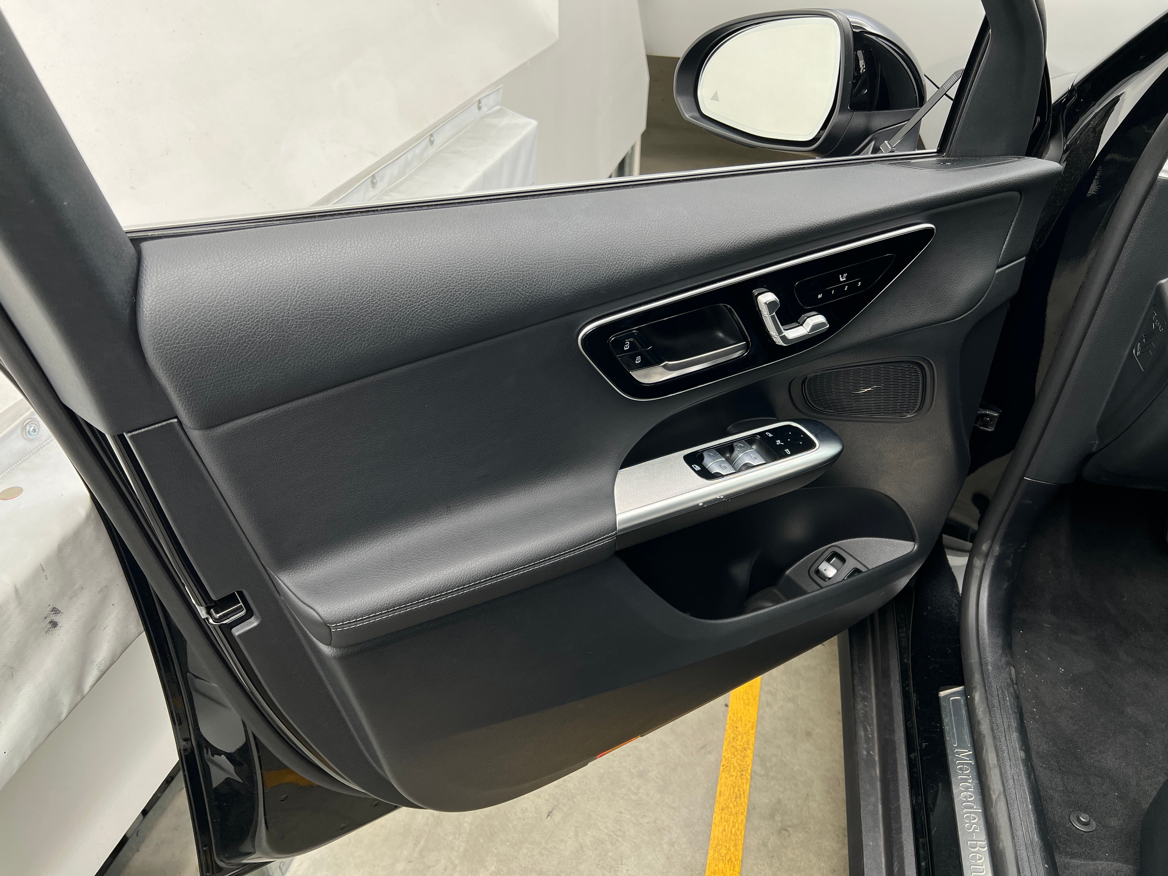 2025 Mercedes-Benz GLC Base - Photo 9