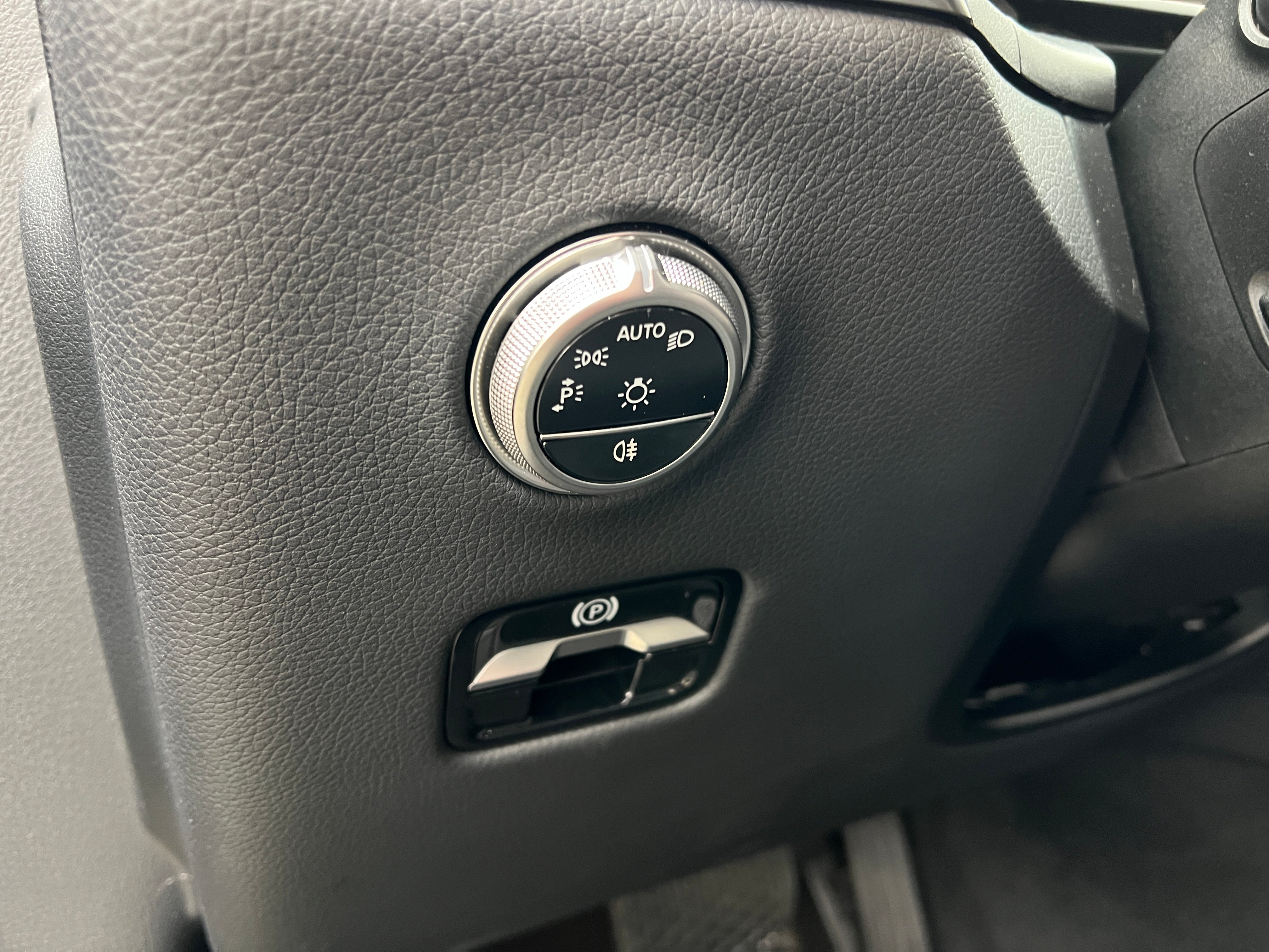 2025 Mercedes-Benz GLC Base - Photo 4