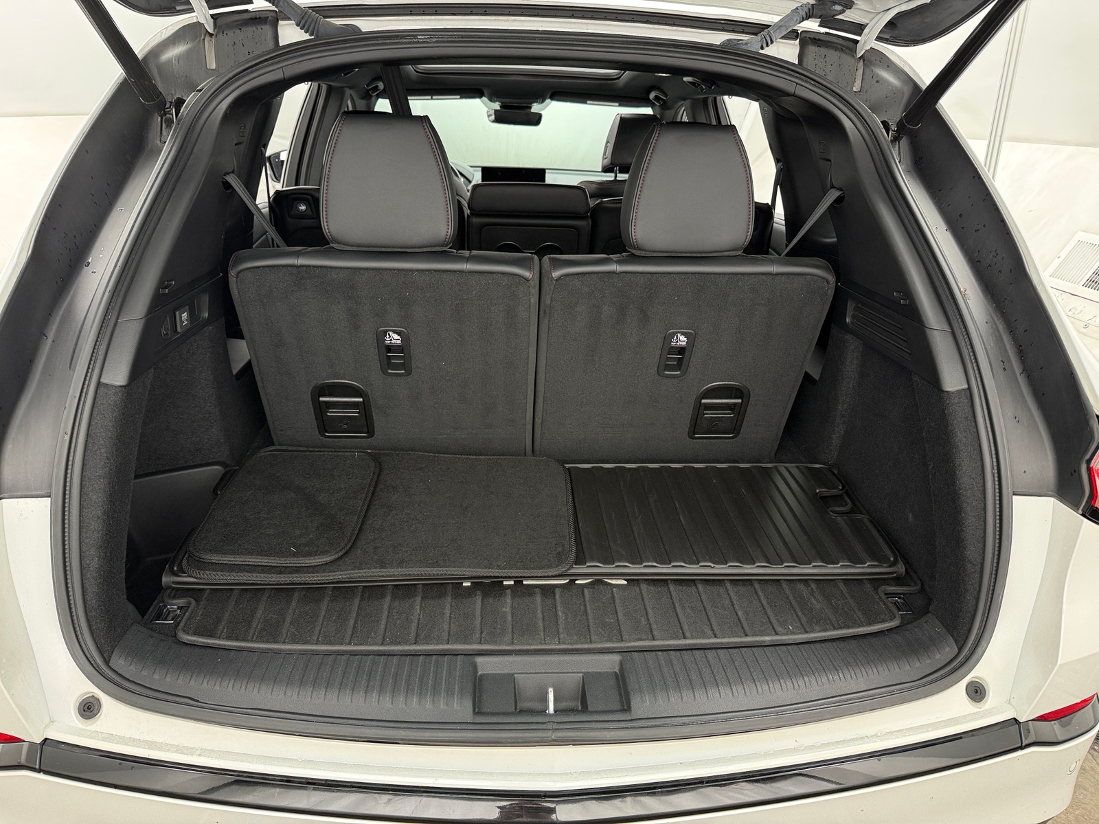 Thumbnail: 2022 Acura MDX - 6