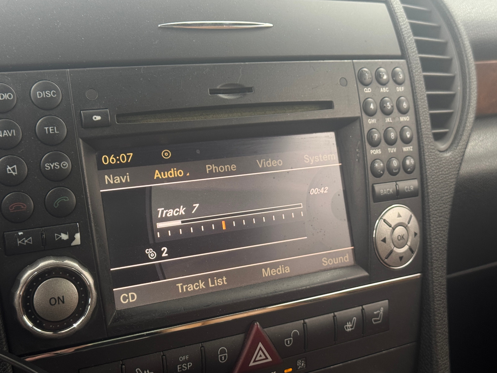 Thumbnail: 2010 Mercedes-Benz SLK - 3