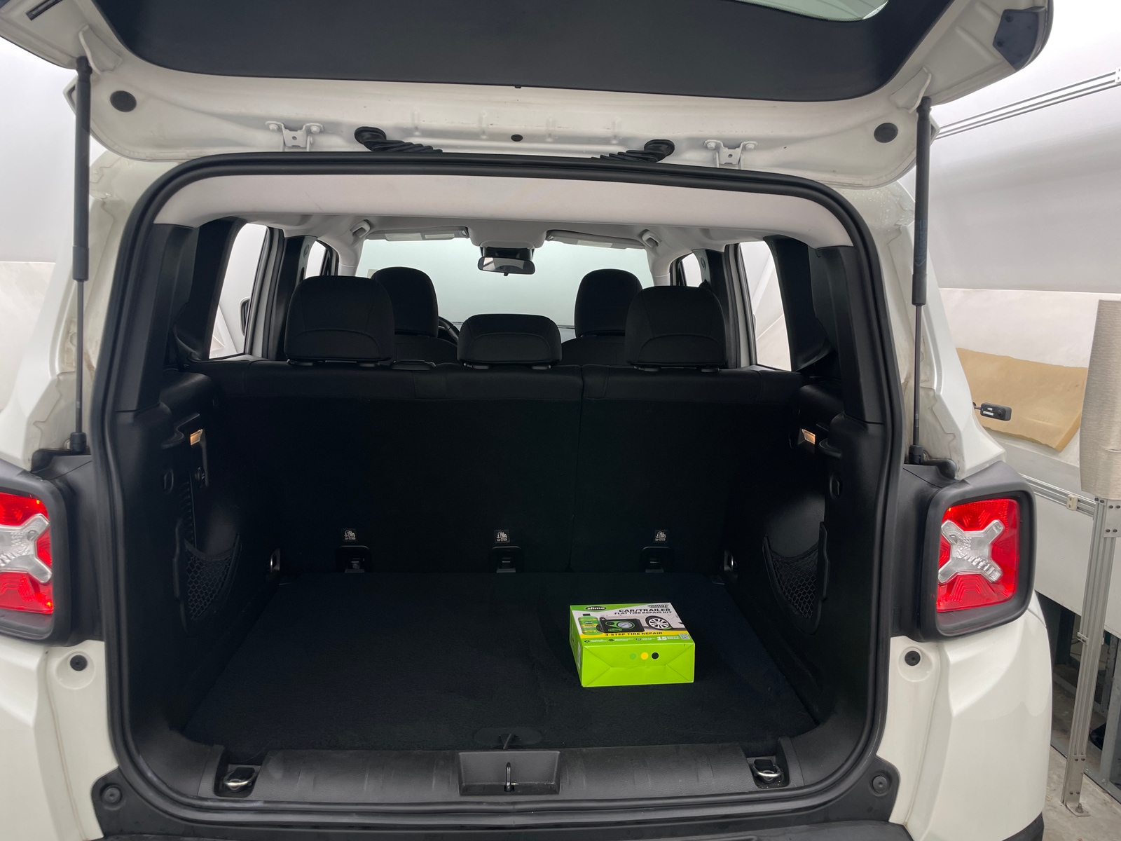 Thumbnail: 2017 Jeep Renegade - 7