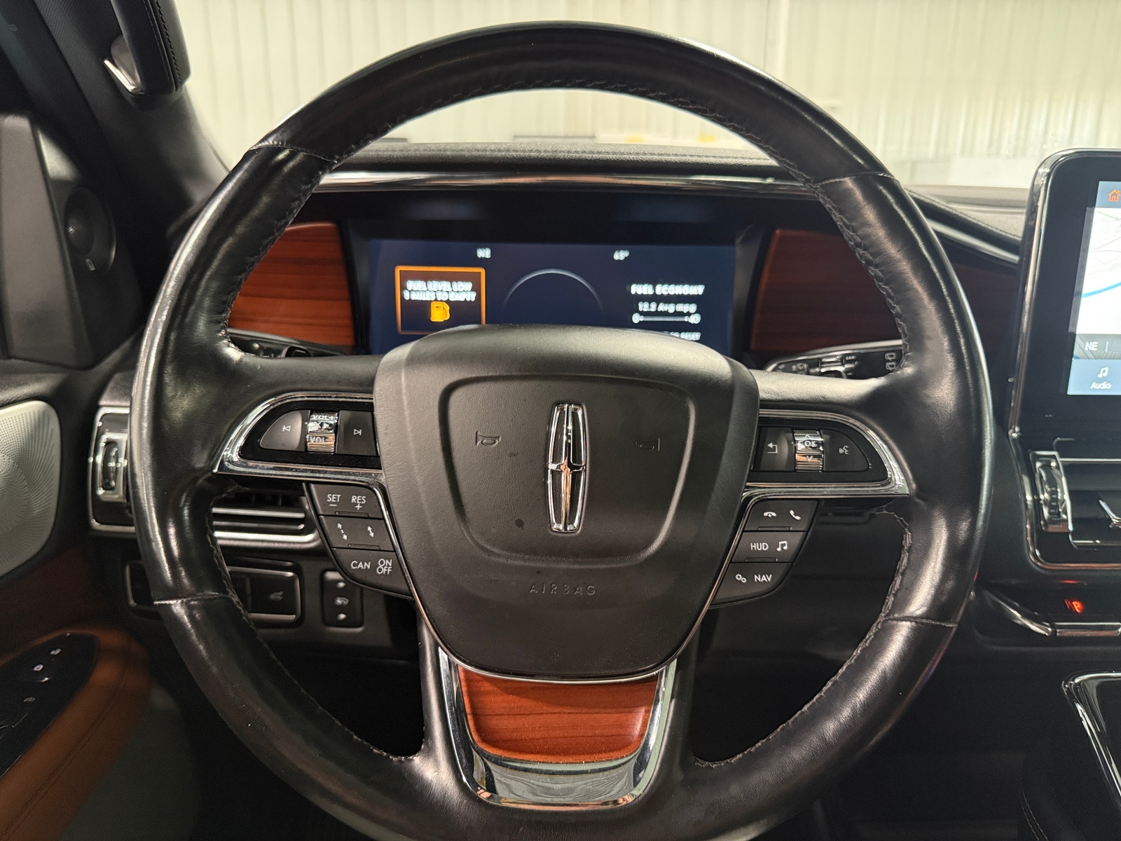 Thumbnail: 2021 Lincoln Navigator - 4