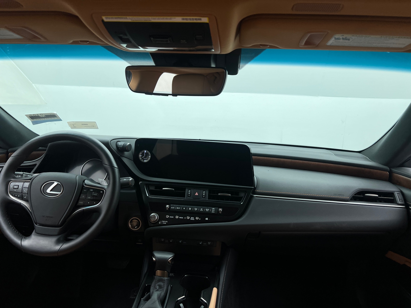 Thumbnail: 2025 Lexus ES - 2