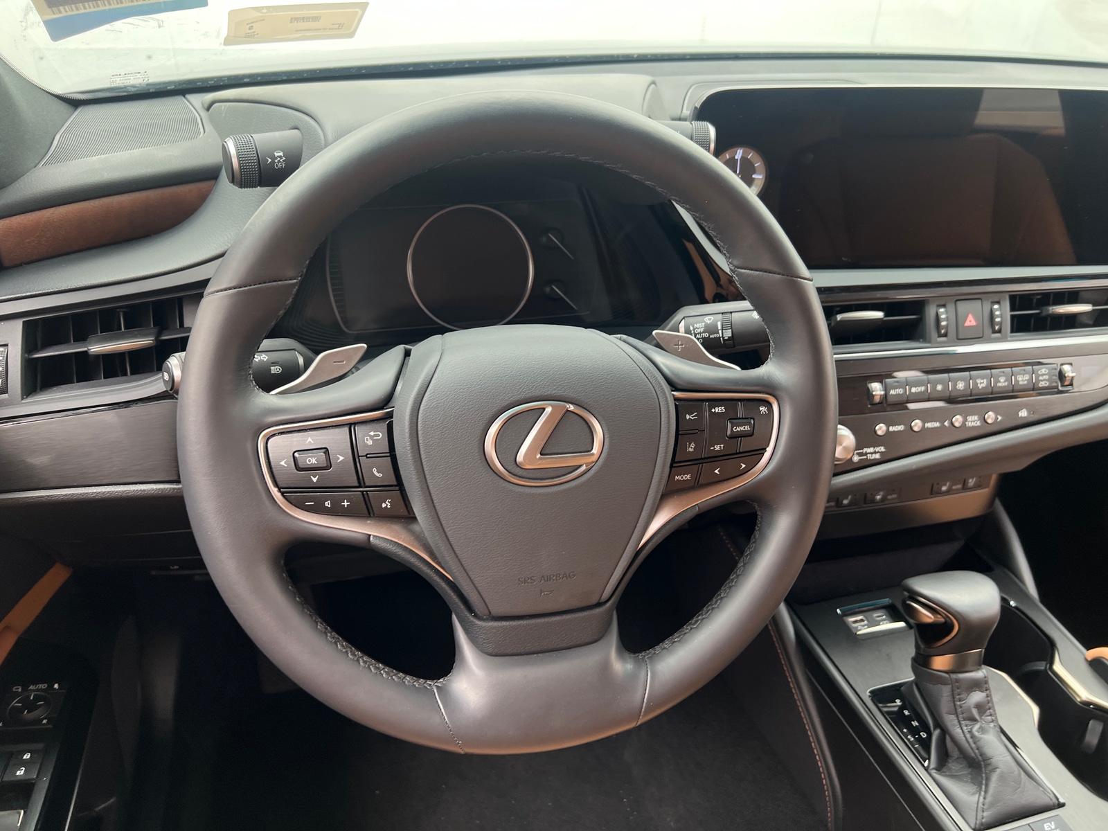 Thumbnail: 2025 Lexus ES - 4
