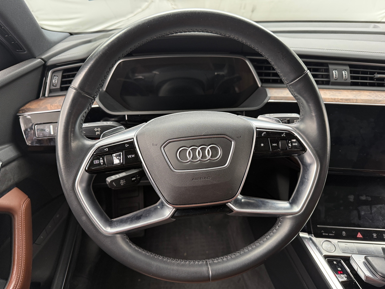 Thumbnail: 2019 Audi e-tron - 4