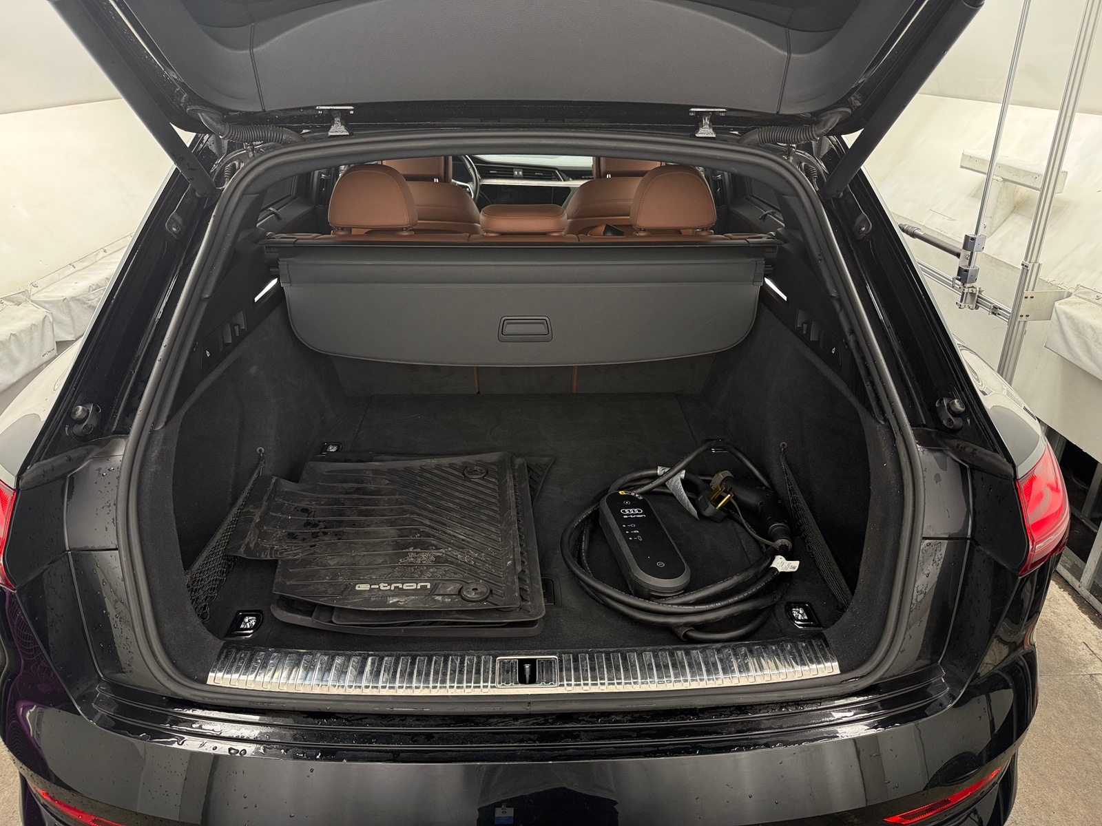 Thumbnail: 2019 Audi e-tron - 6