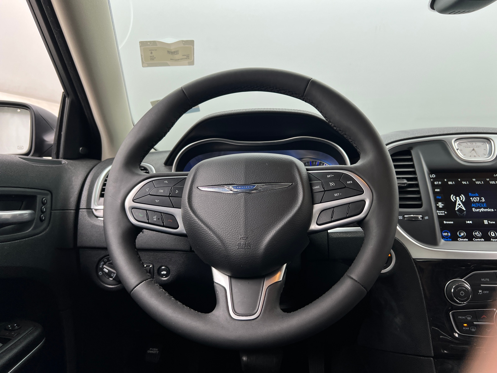 Thumbnail: 2022 Chrysler 300 - 4