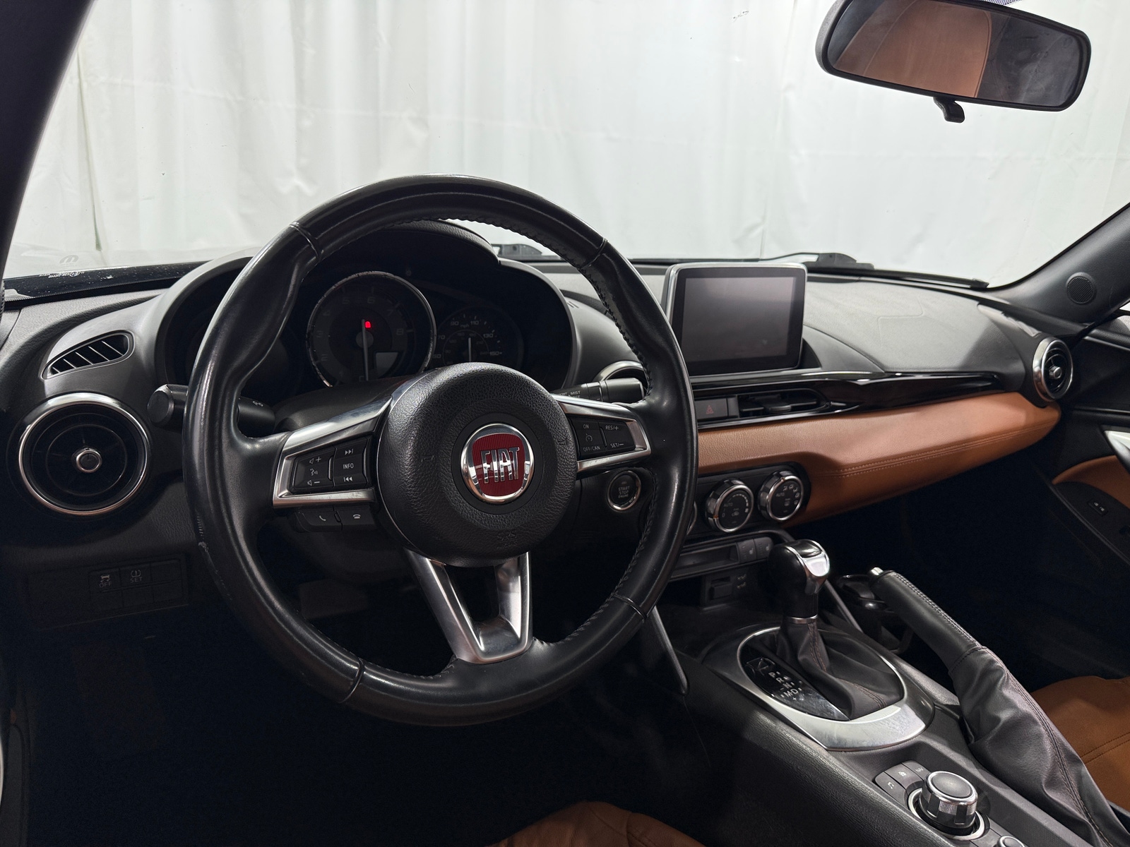 Thumbnail: 2017 Fiat 124 Spider - 2