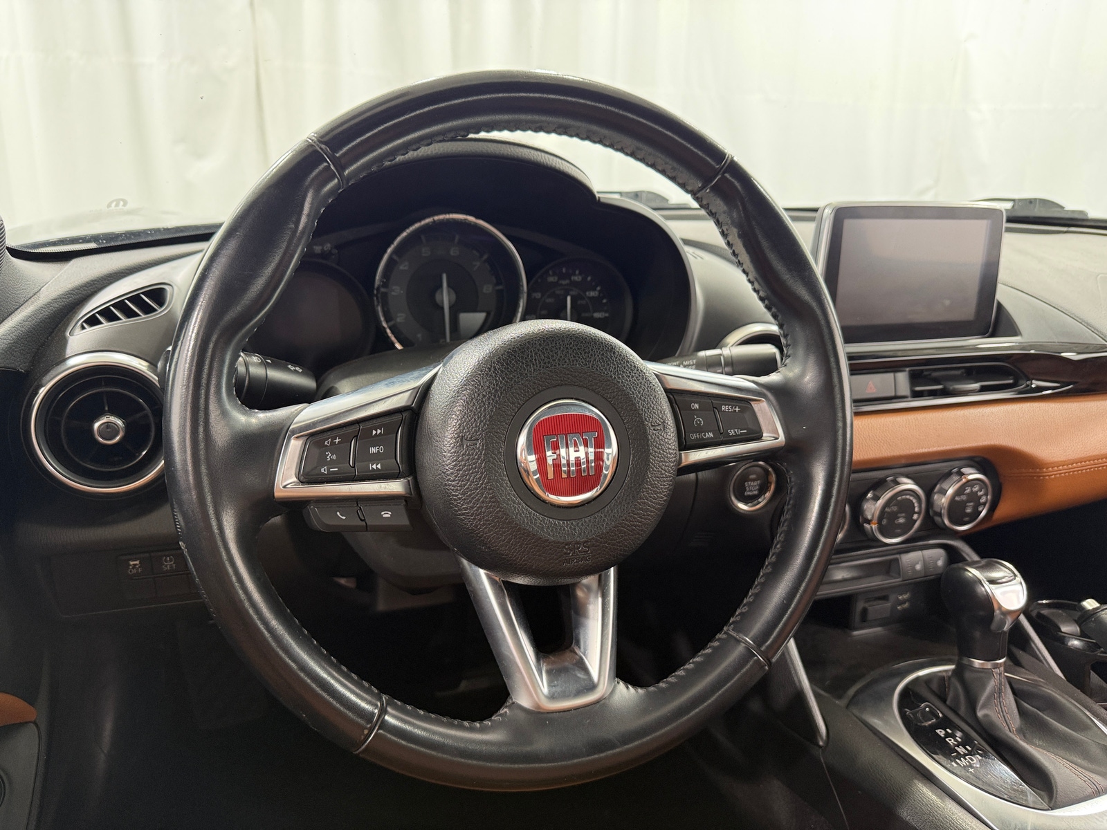 Thumbnail: 2017 Fiat 124 Spider - 4