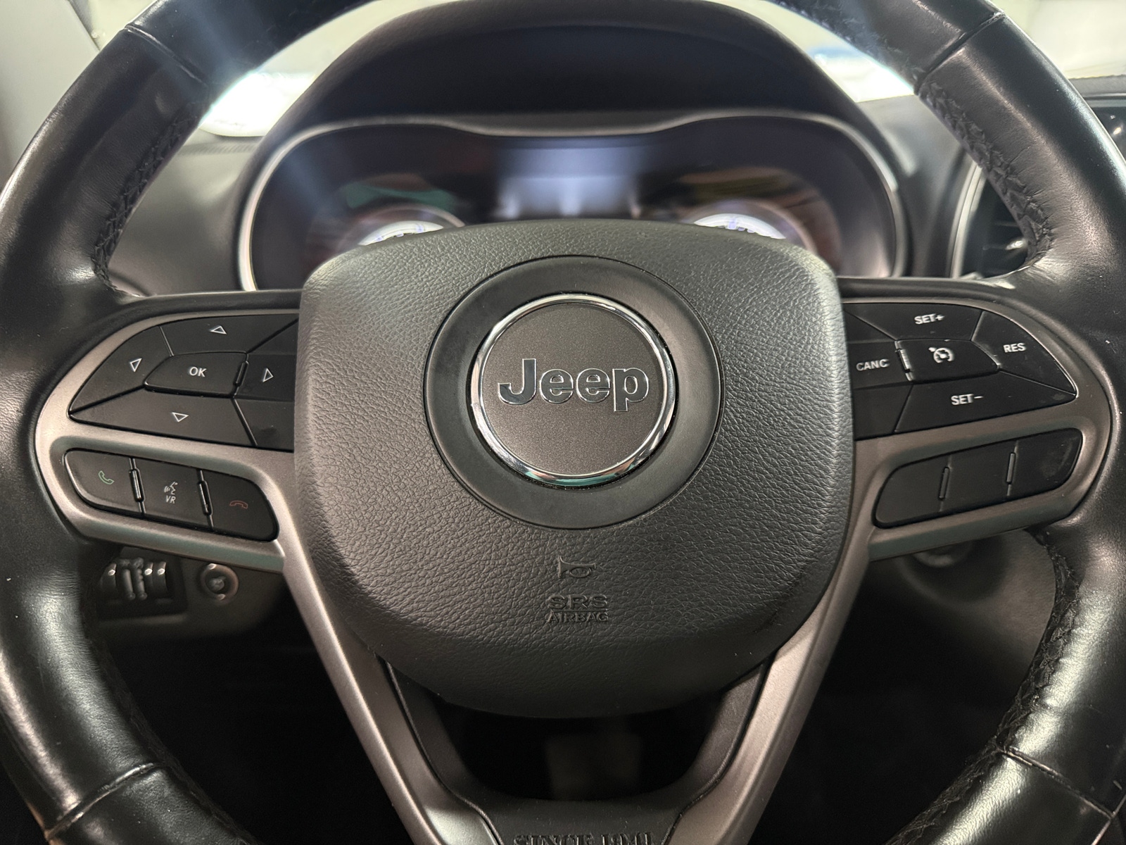 Thumbnail: 2019 Jeep Cherokee - 4