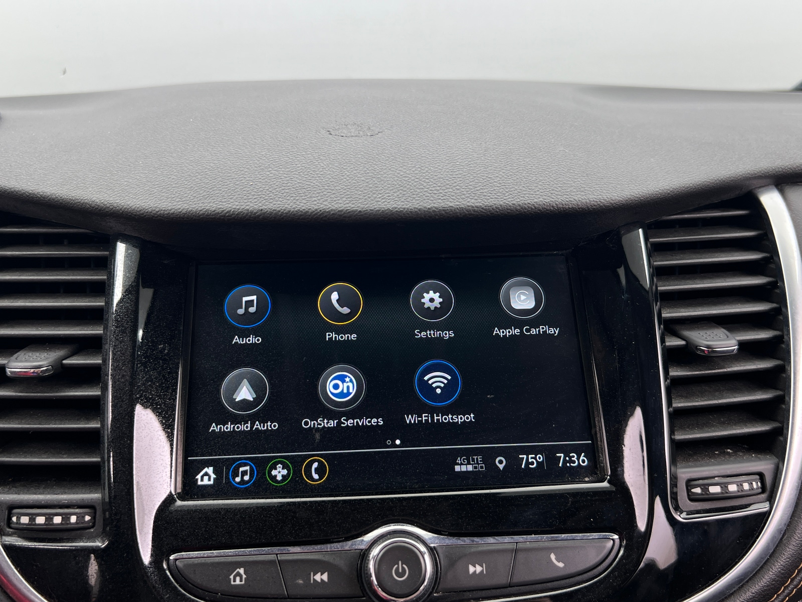 Thumbnail: 2018 Chevrolet Trax - 3