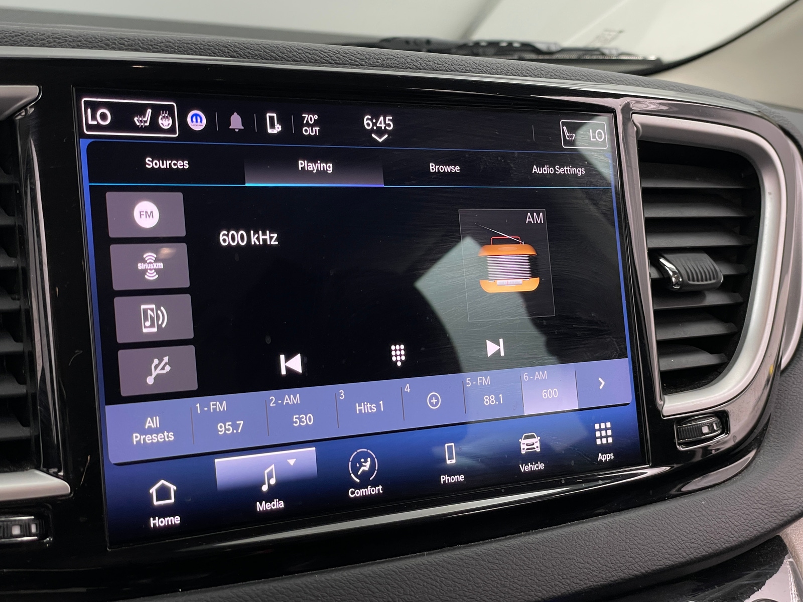 Thumbnail: 2022 Chrysler Pacifica - 3