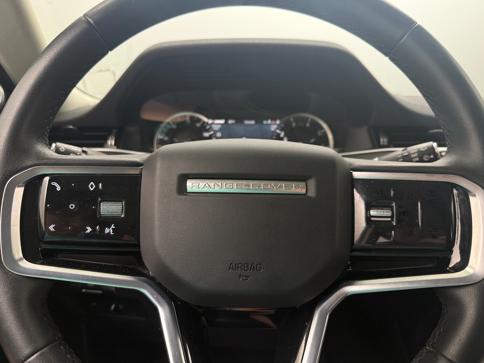 Thumbnail: 2023 Land Rover Range Rover Evoque - 4