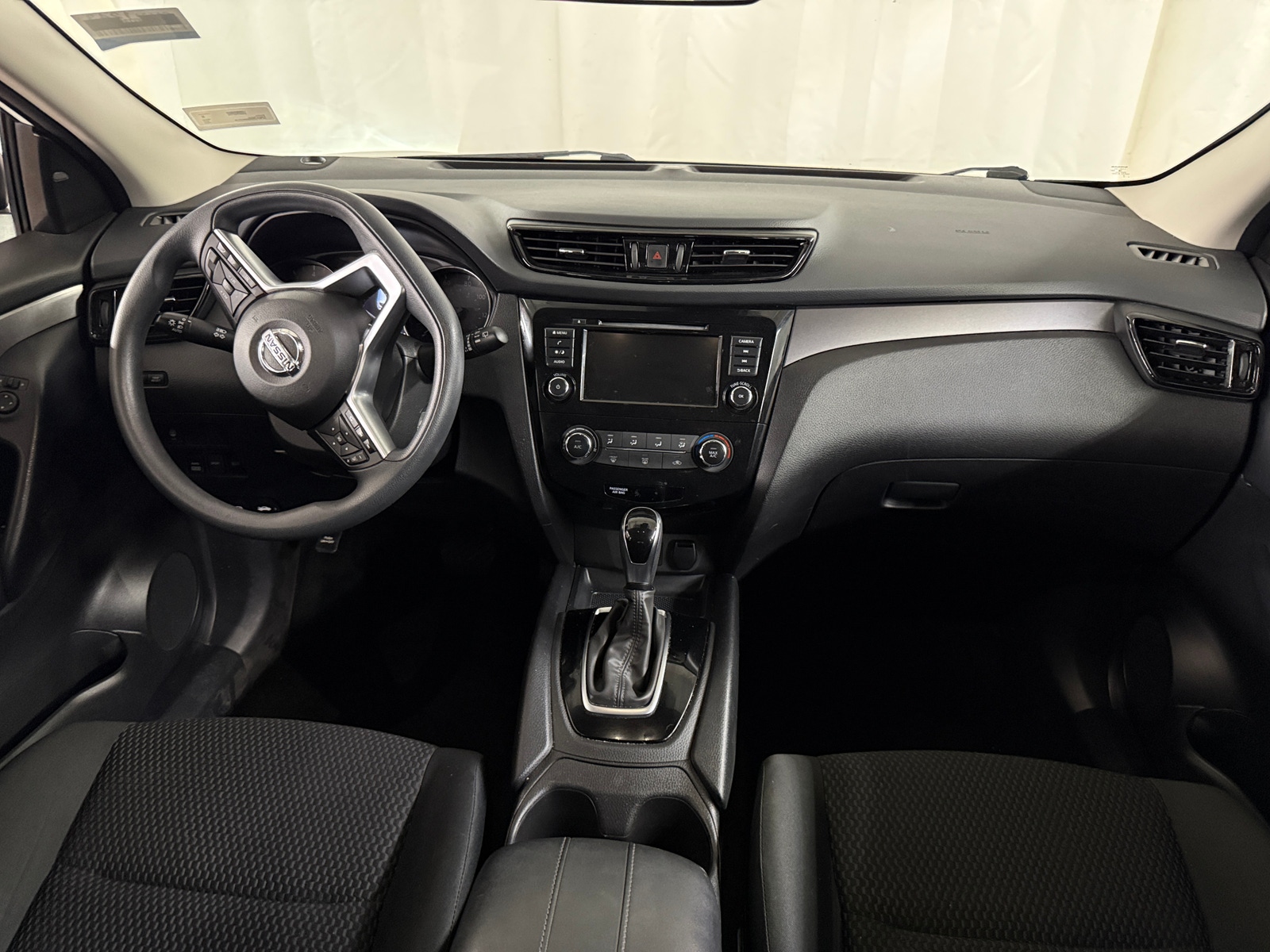 Thumbnail: 2022 Nissan Rogue Sport - 3