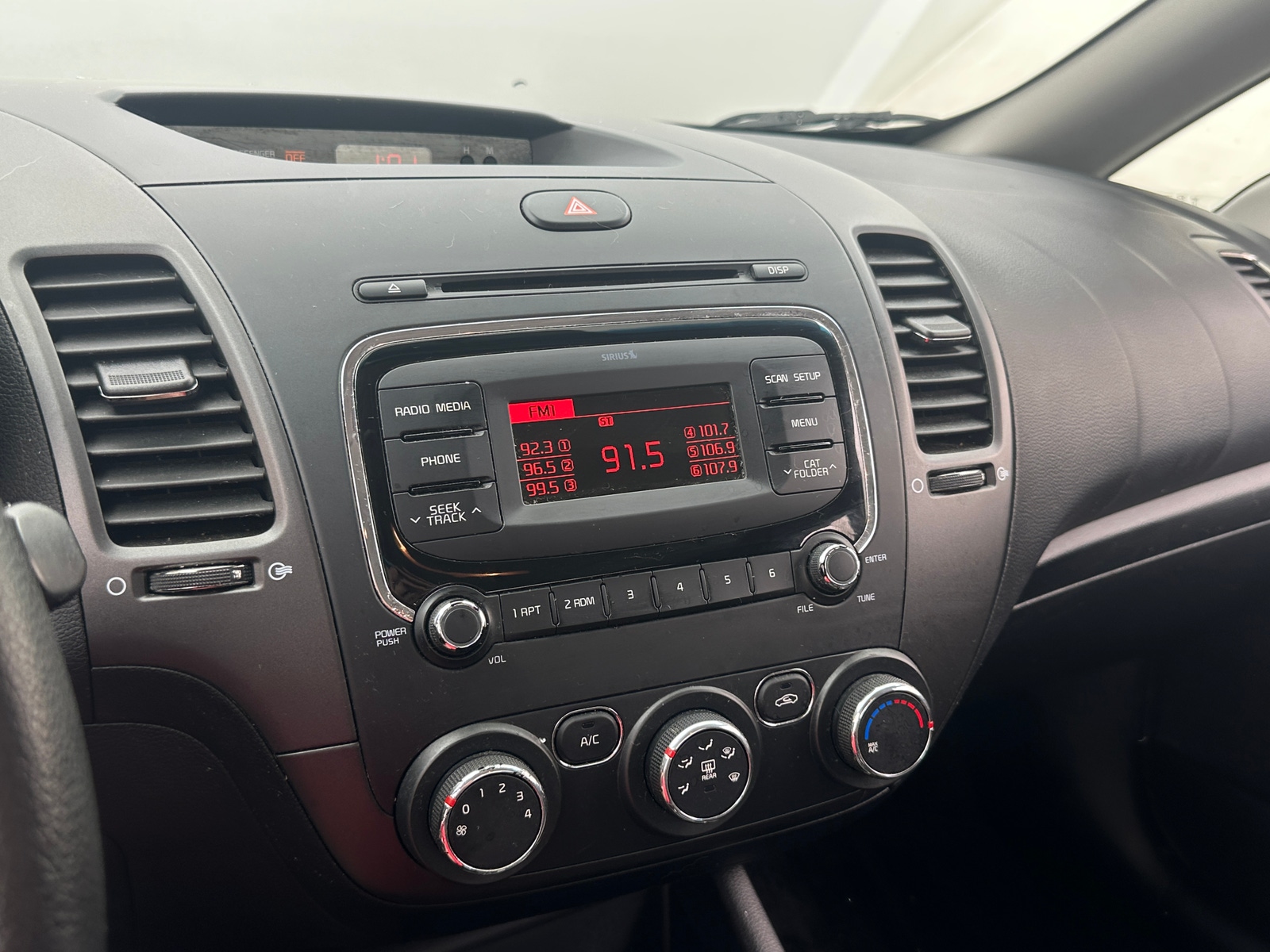 Thumbnail: 2017 Kia Forte - 4