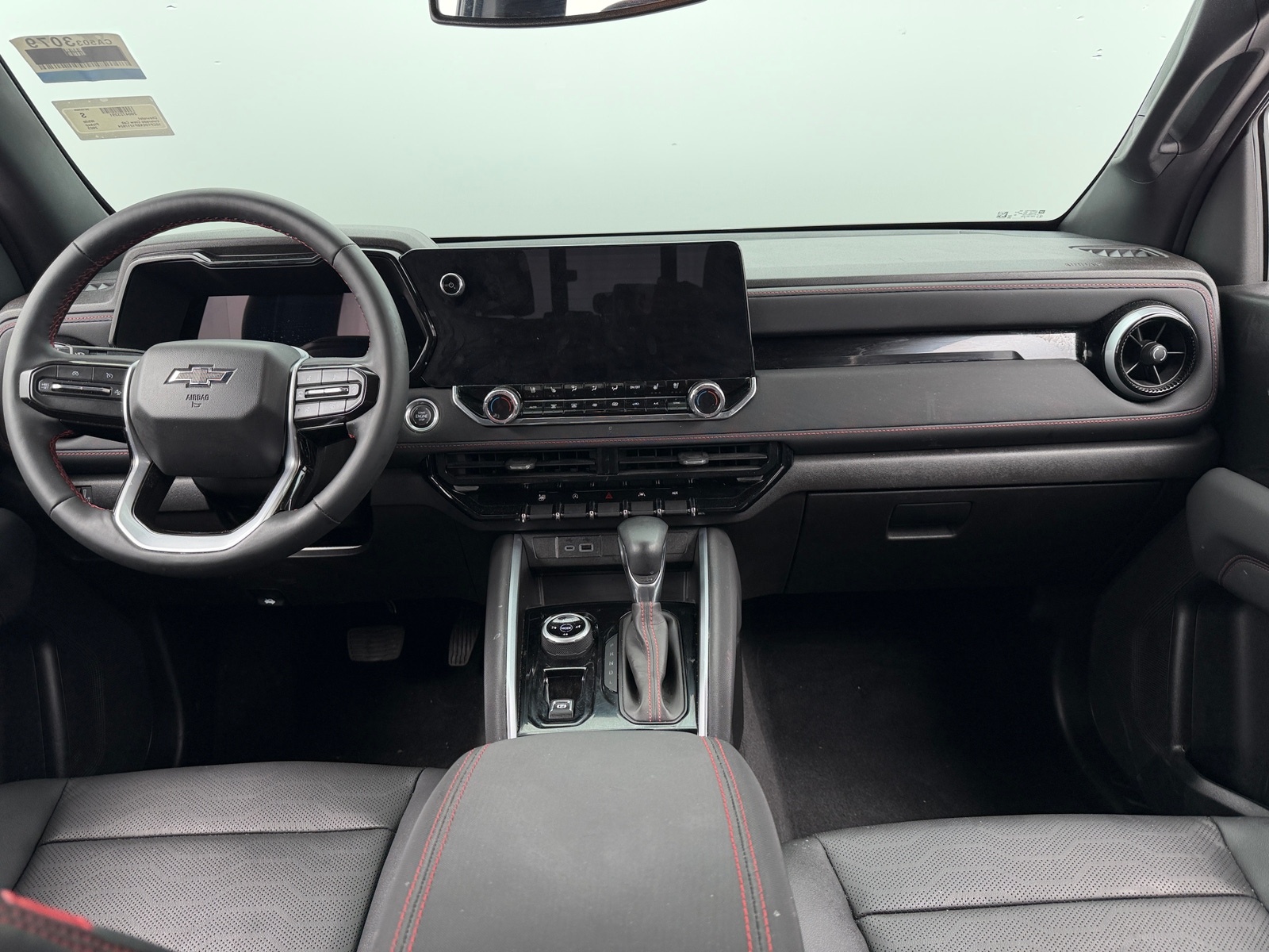Thumbnail: 2023 Chevrolet Colorado - 3
