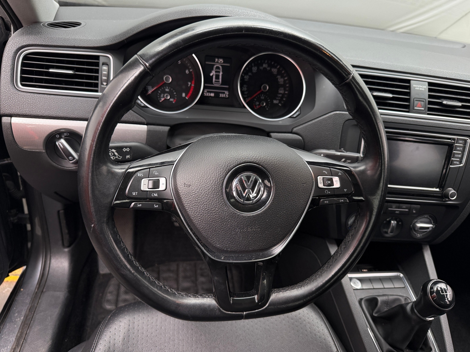 Thumbnail: 2017 Volkswagen Jetta - 4