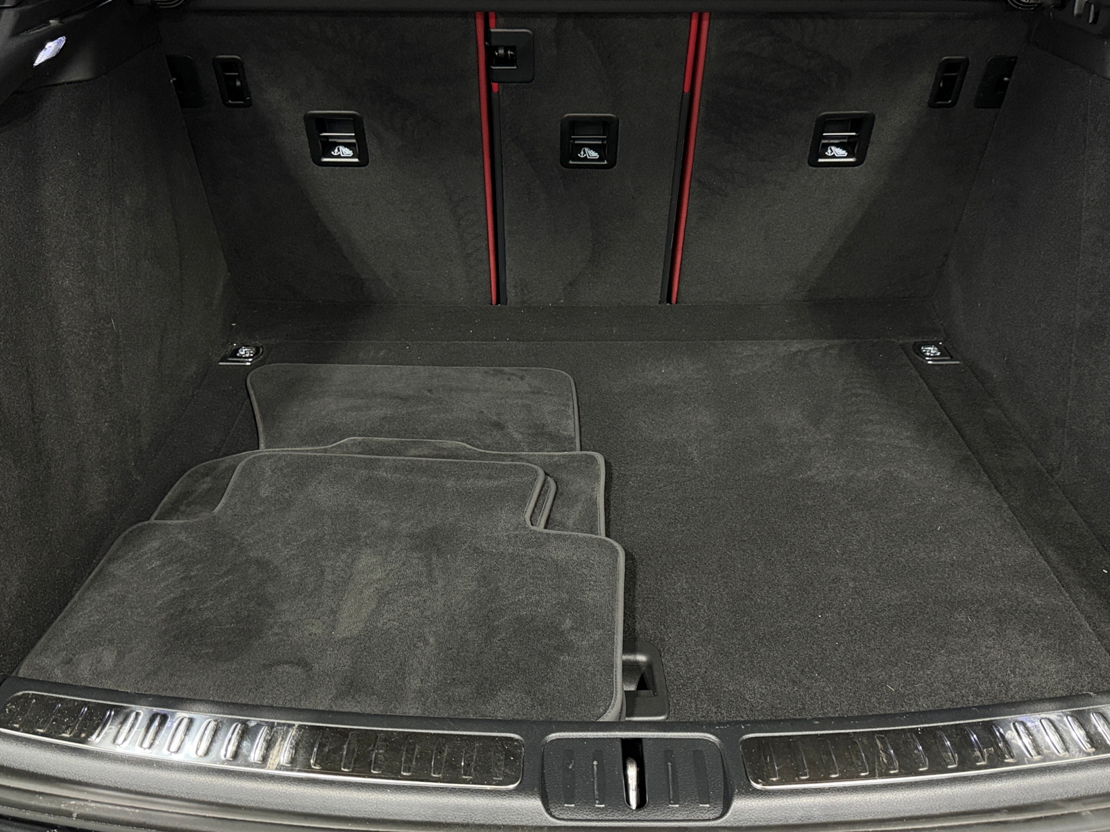 Thumbnail: 2021 Porsche Macan - 6