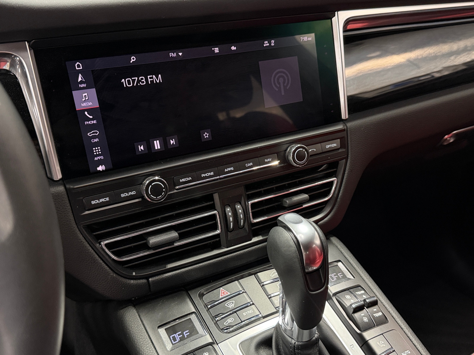 Thumbnail: 2021 Porsche Macan - 3