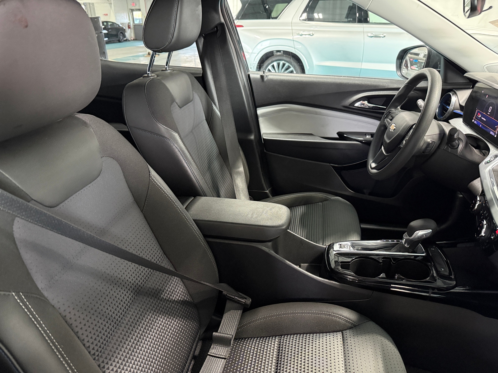 Thumbnail: 2025 Chevrolet Trax - 2