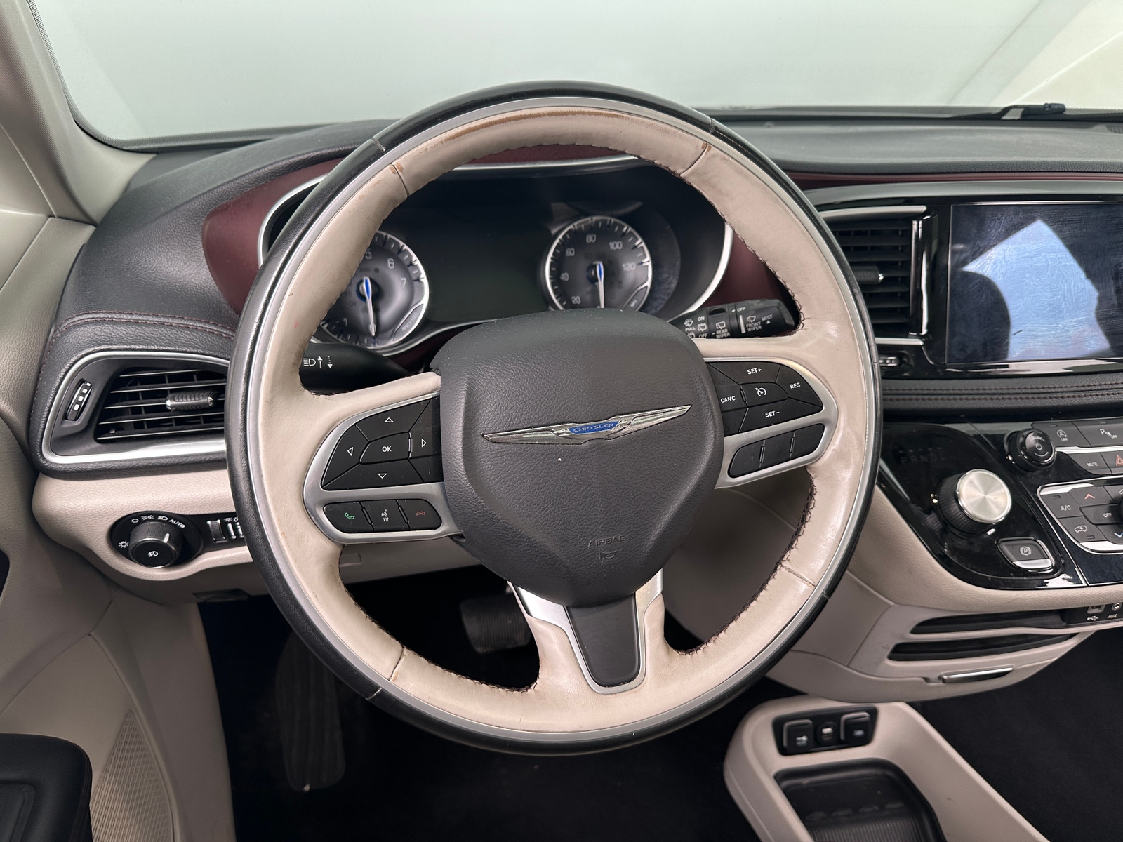 Thumbnail: 2019 Chrysler Pacifica - 4