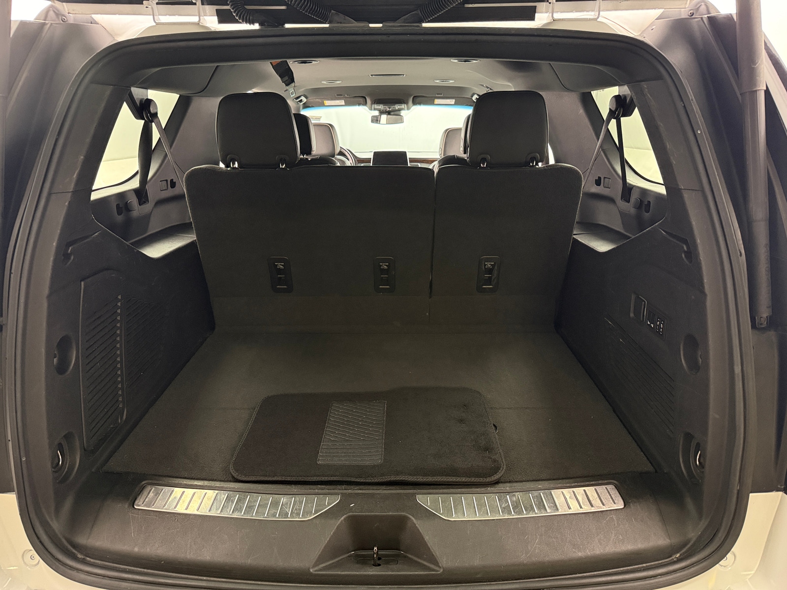 Thumbnail: 2023 Chevrolet Suburban - 6