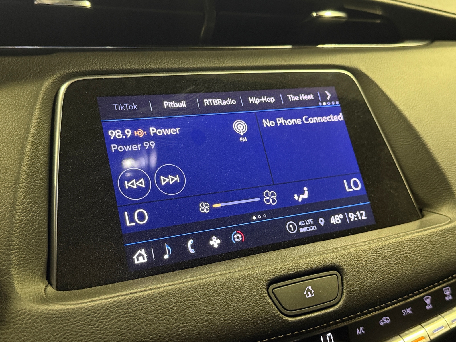 Thumbnail: 2023 Cadillac XT4 - 3