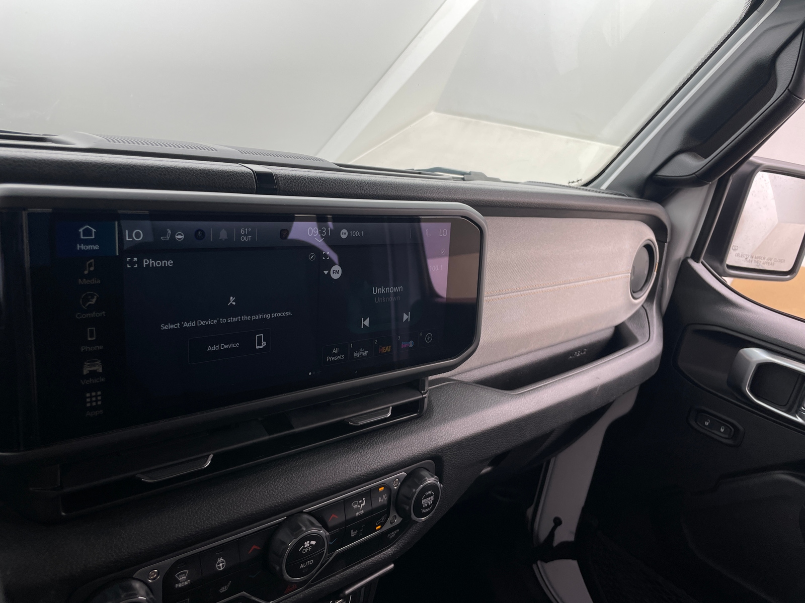 Thumbnail: 2024 Jeep Gladiator - 4