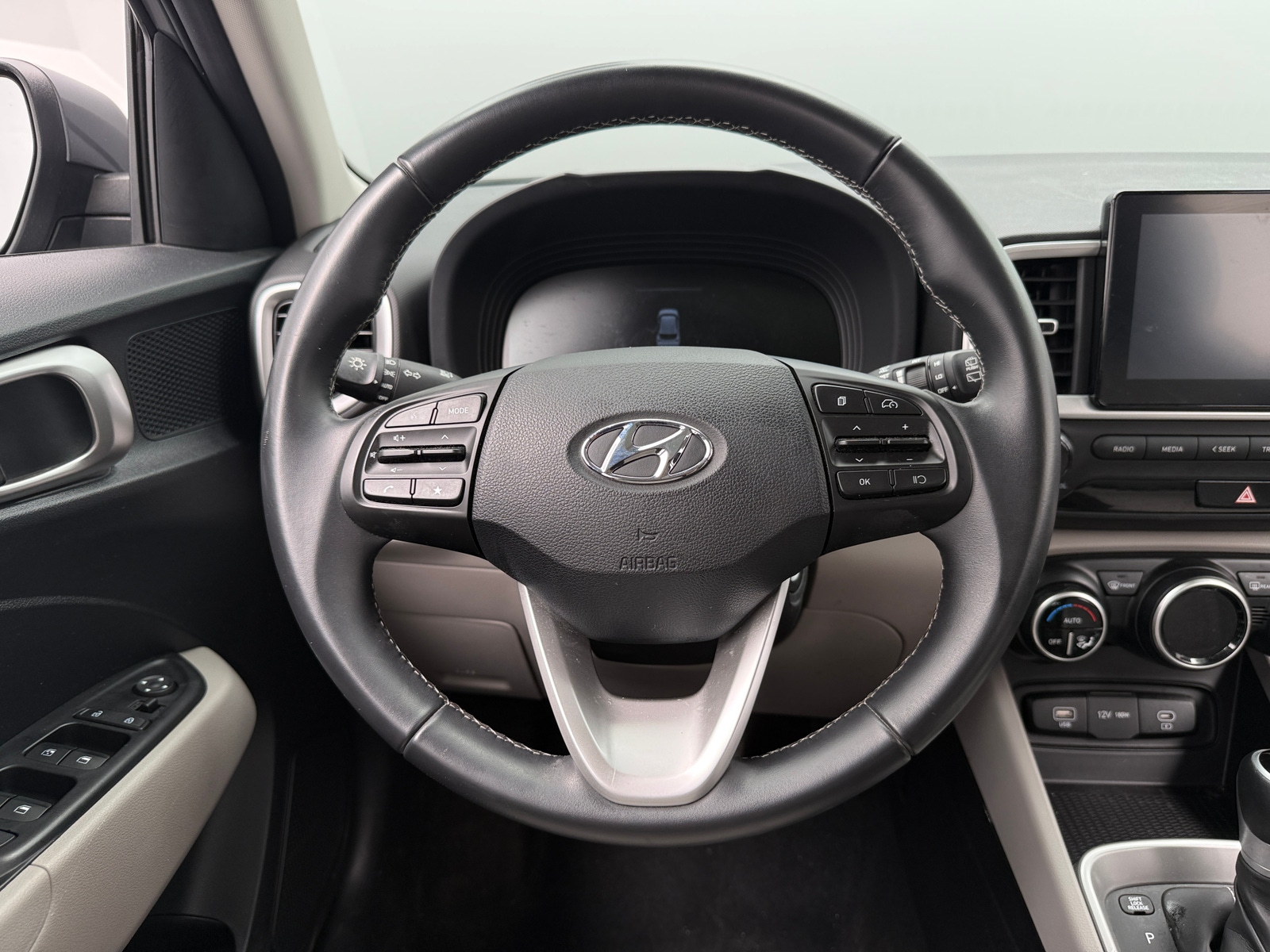 Thumbnail: 2023 Hyundai Venue - 5