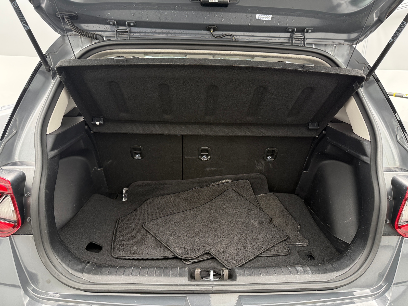 Thumbnail: 2023 Hyundai Venue - 7