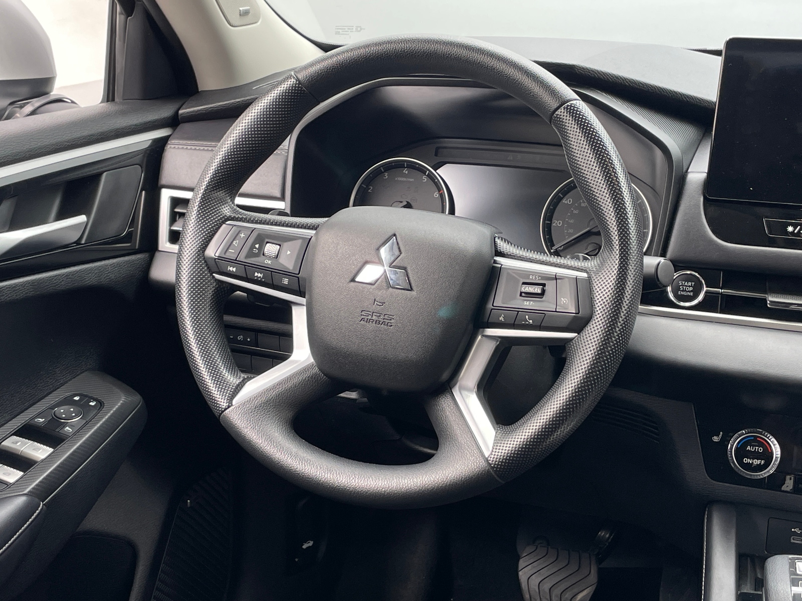 Thumbnail: 2025 Mitsubishi Outlander - 5