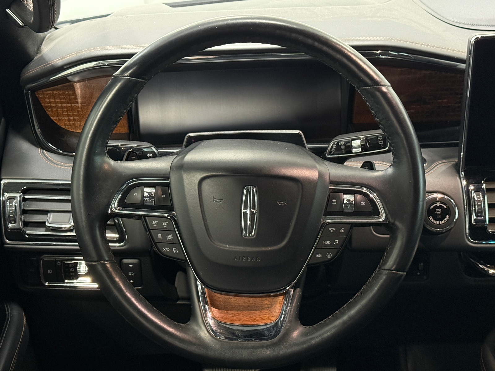 Thumbnail: 2023 Lincoln Navigator - 4