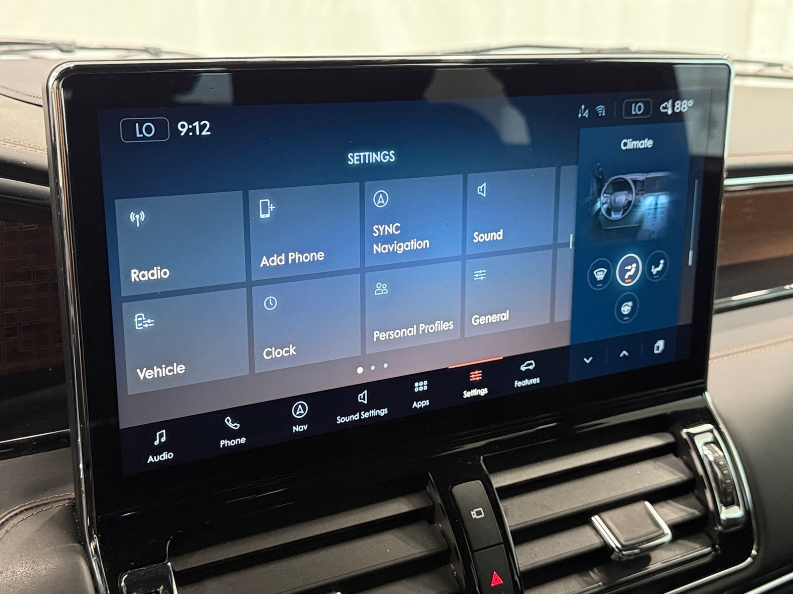 Thumbnail: 2023 Lincoln Navigator - 3