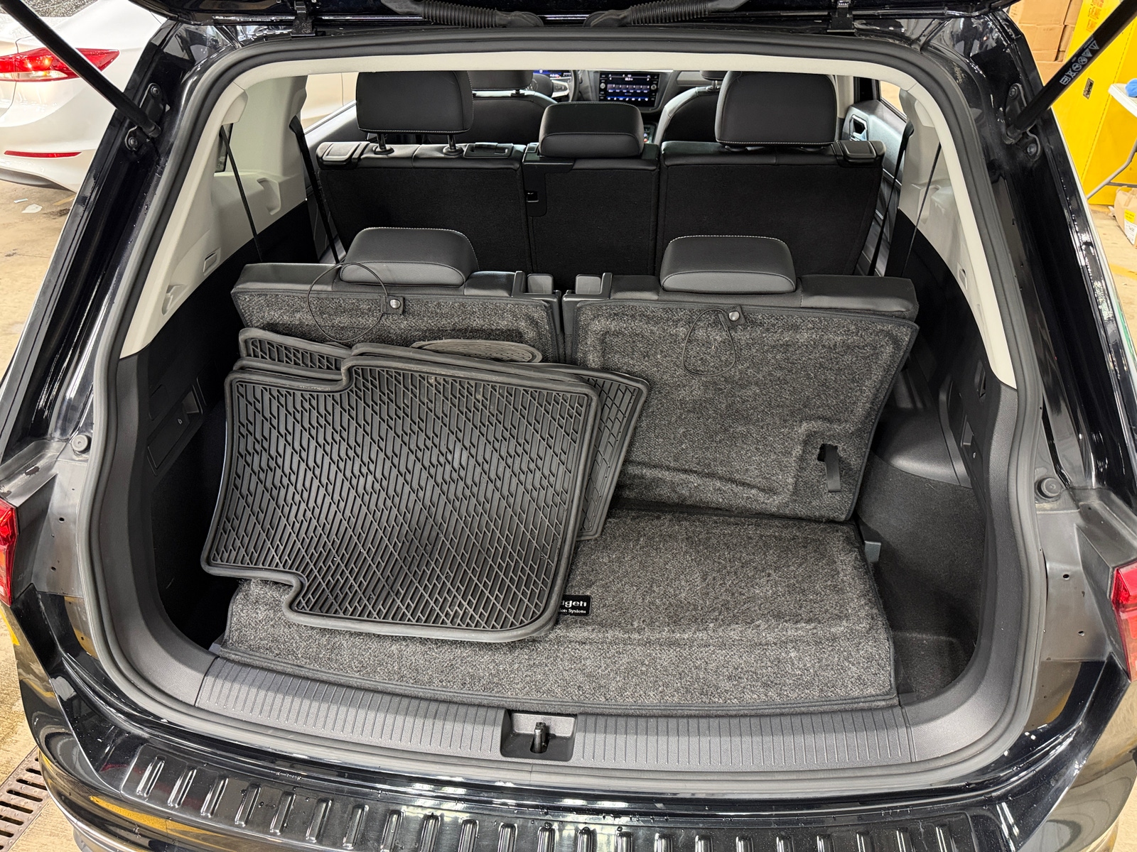 Thumbnail: 2023 Volkswagen Tiguan - 6