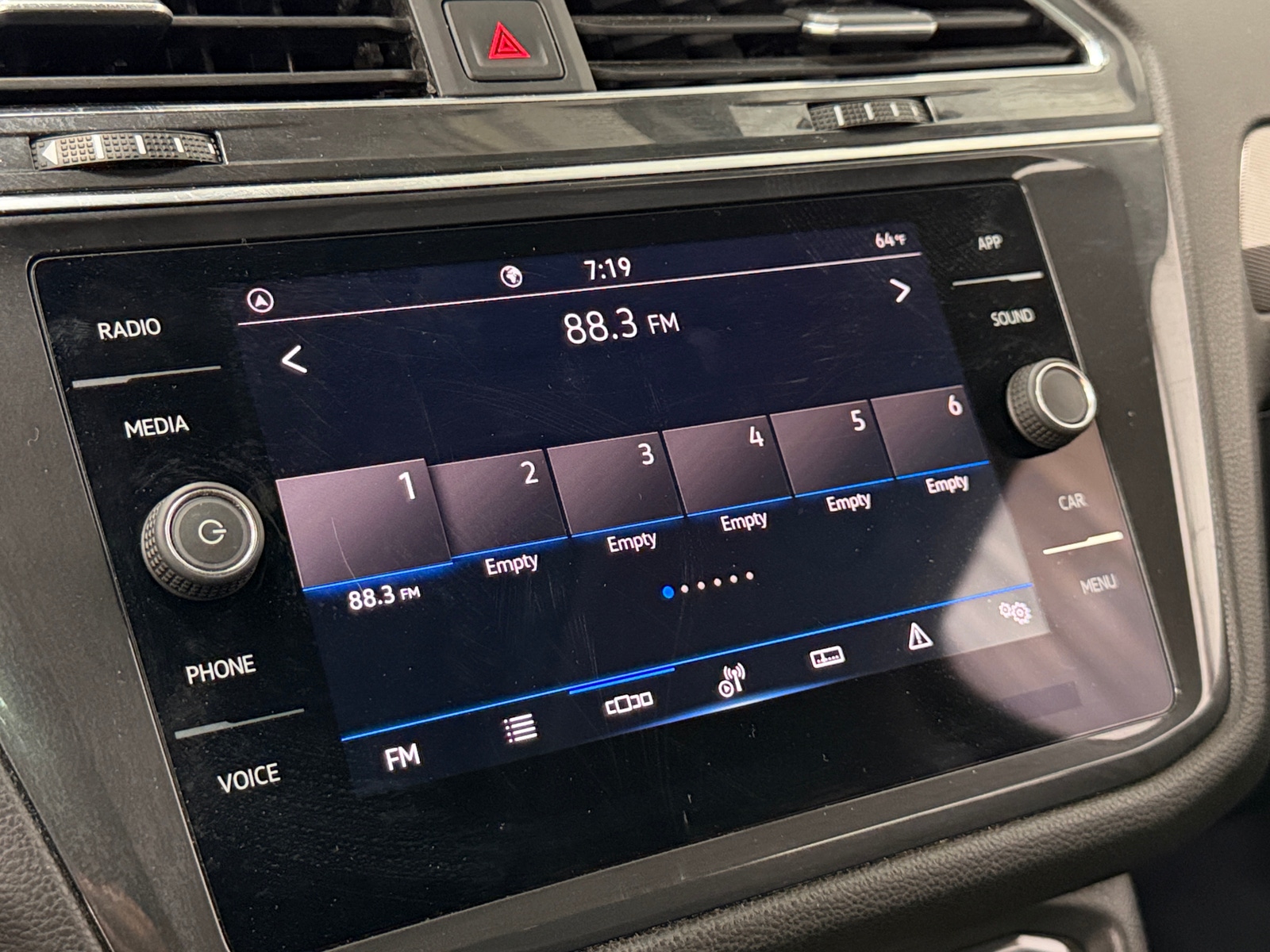 Thumbnail: 2023 Volkswagen Tiguan - 3