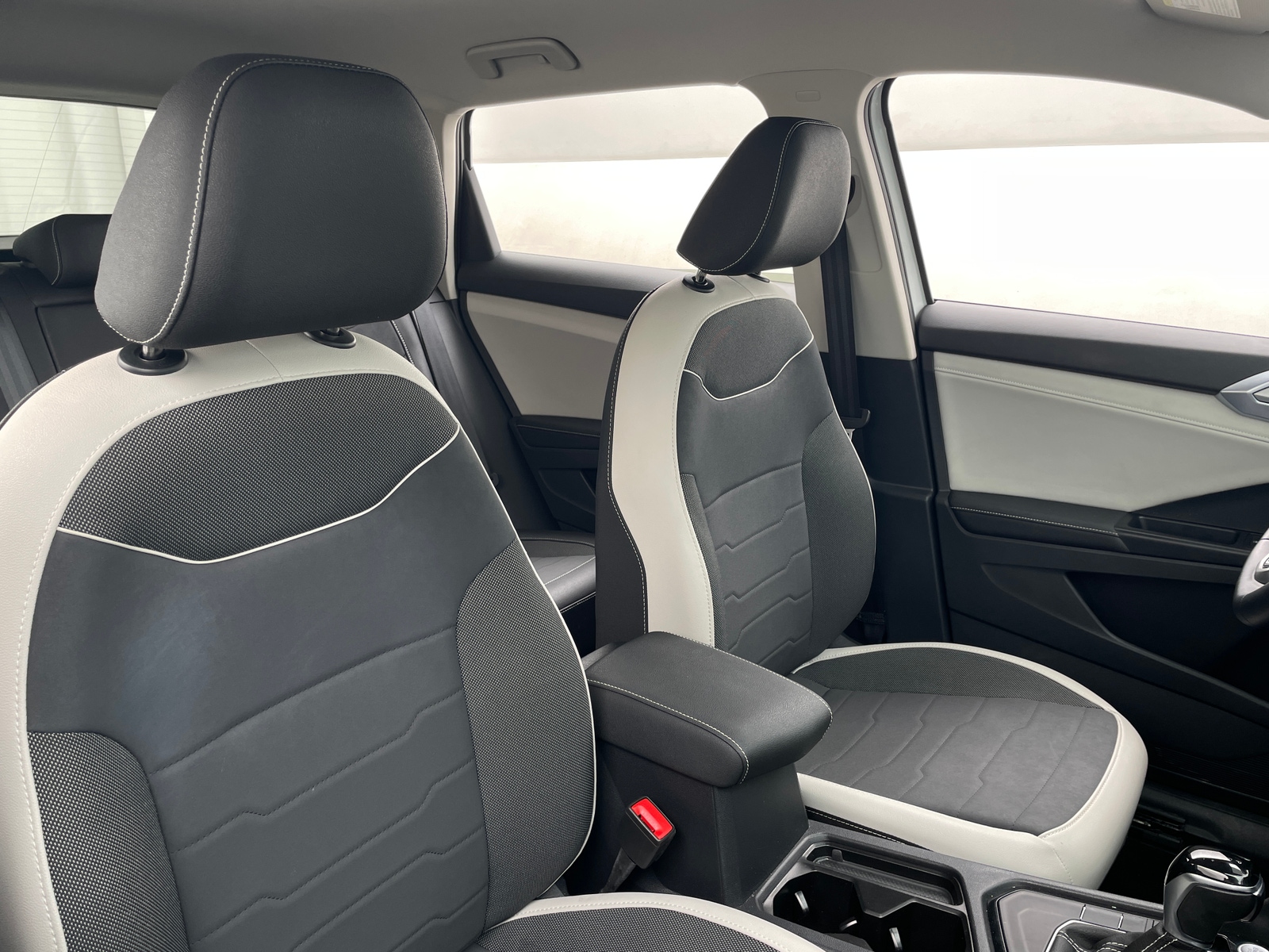 Thumbnail: 2025 Volkswagen Taos - 2