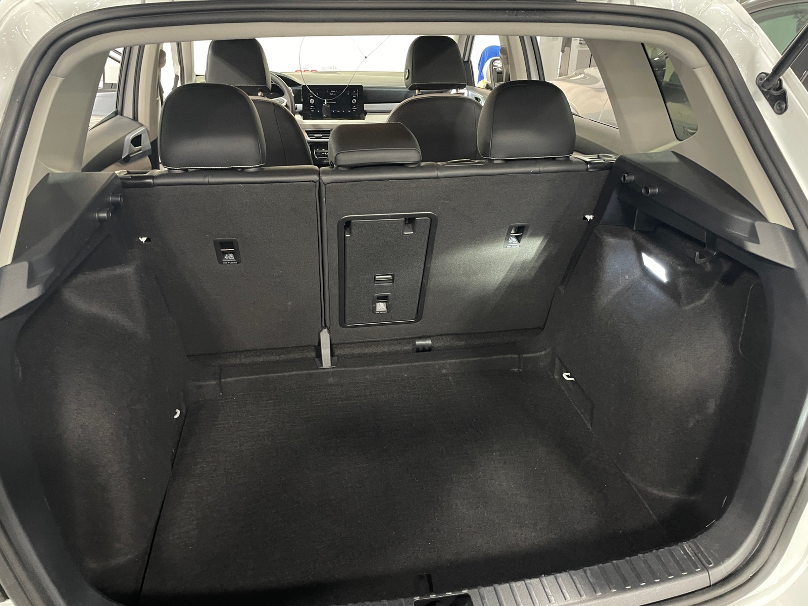 Thumbnail: 2025 Volkswagen Taos - 7