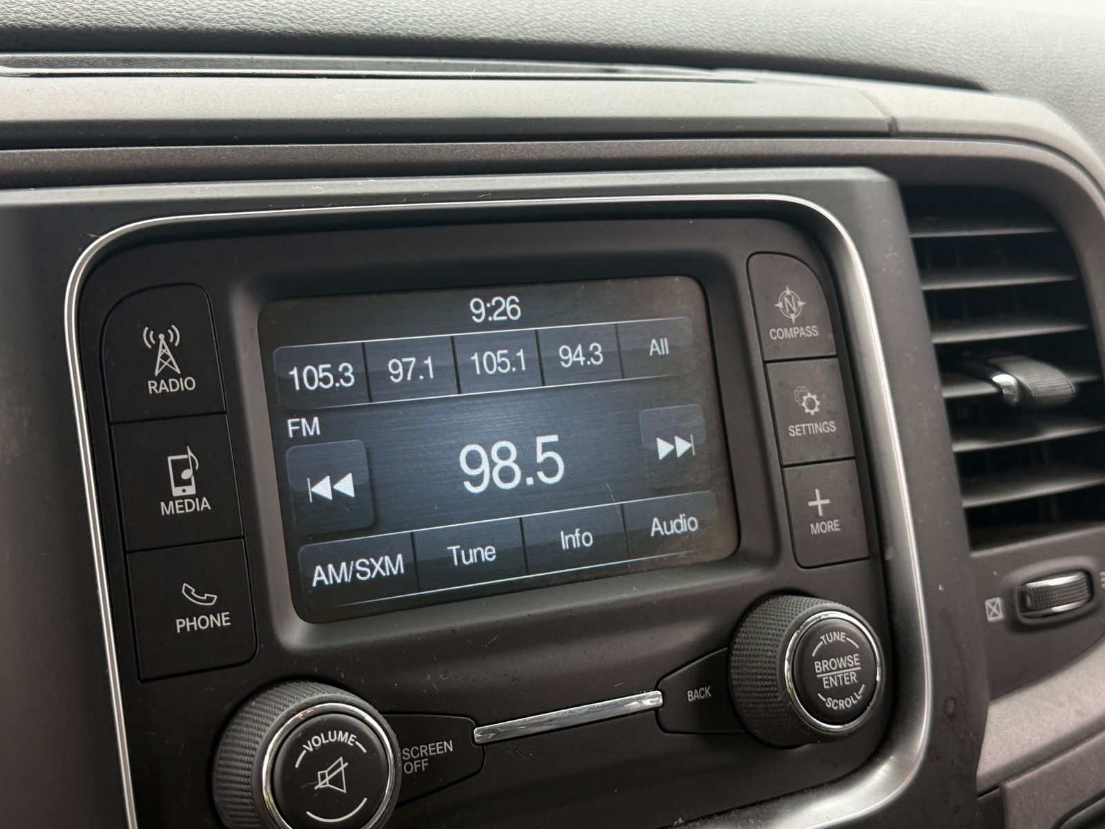 Thumbnail: 2019 RAM 1500 Classic - 4