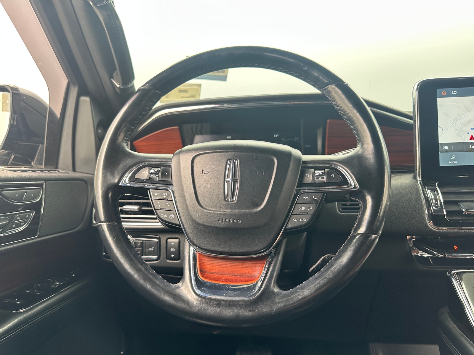 Thumbnail: 2021 Lincoln Navigator L - 4