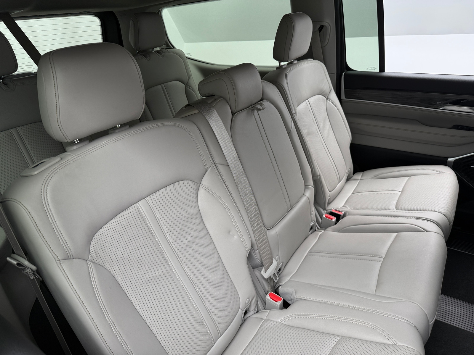 Thumbnail: 2022 Jeep Wagoneer - 5