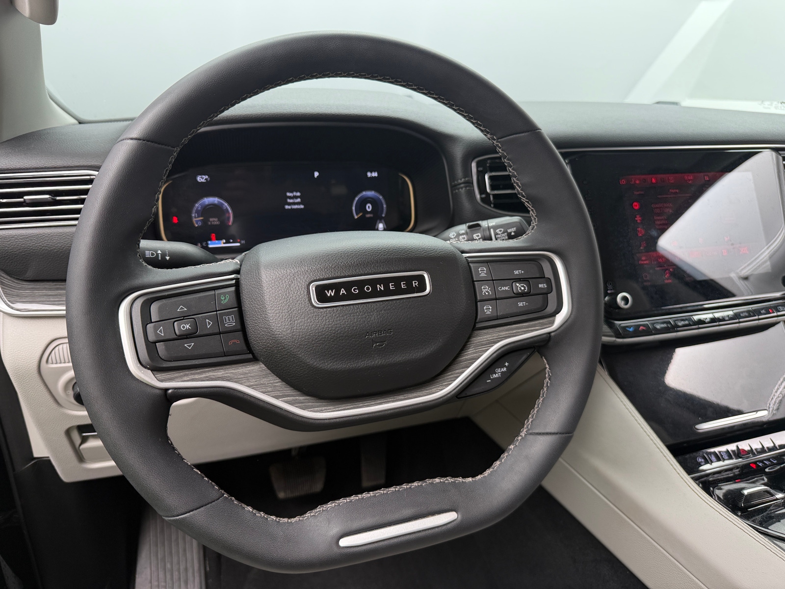 Thumbnail: 2022 Jeep Wagoneer - 4