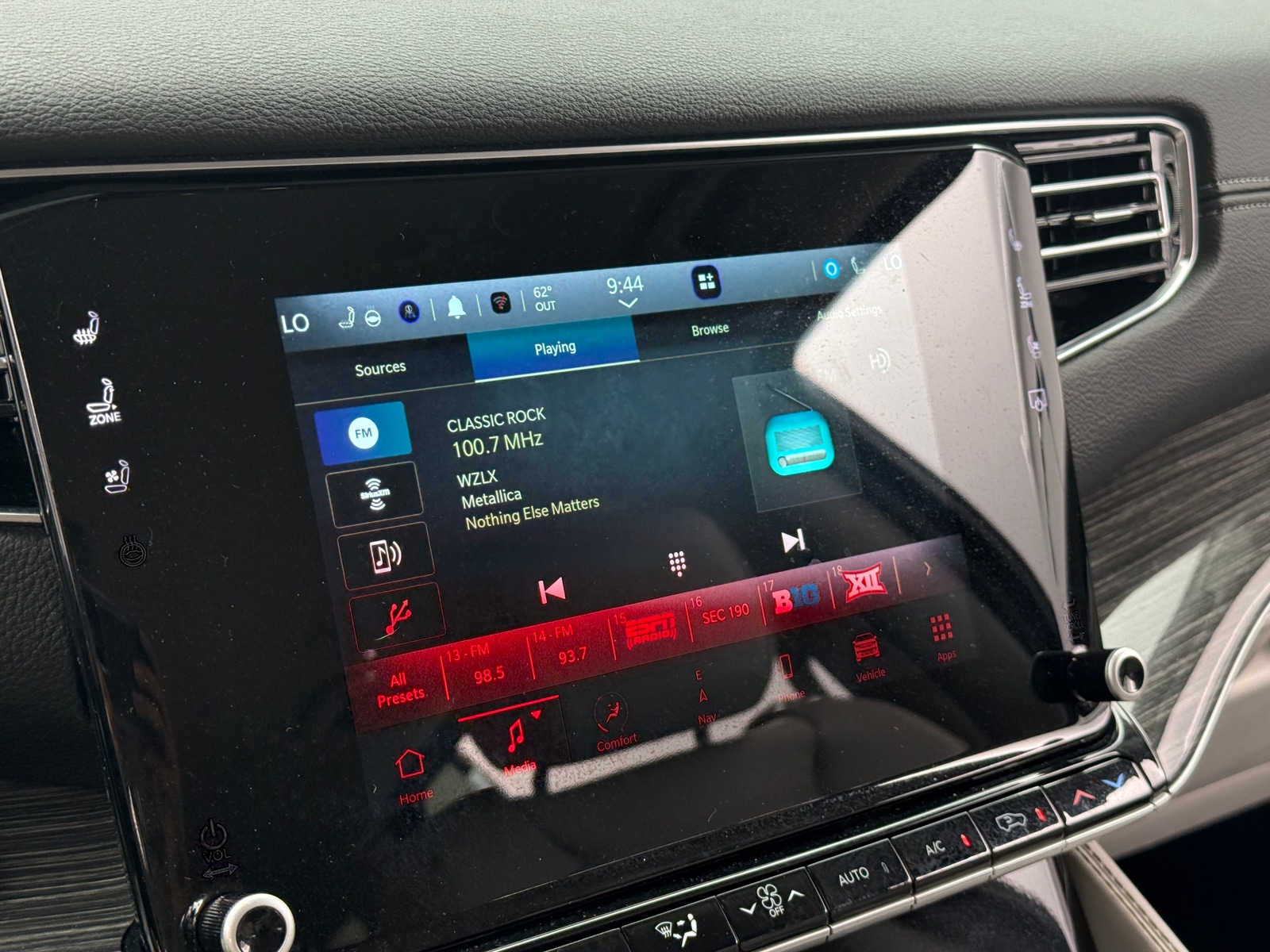 Thumbnail: 2022 Jeep Wagoneer - 3