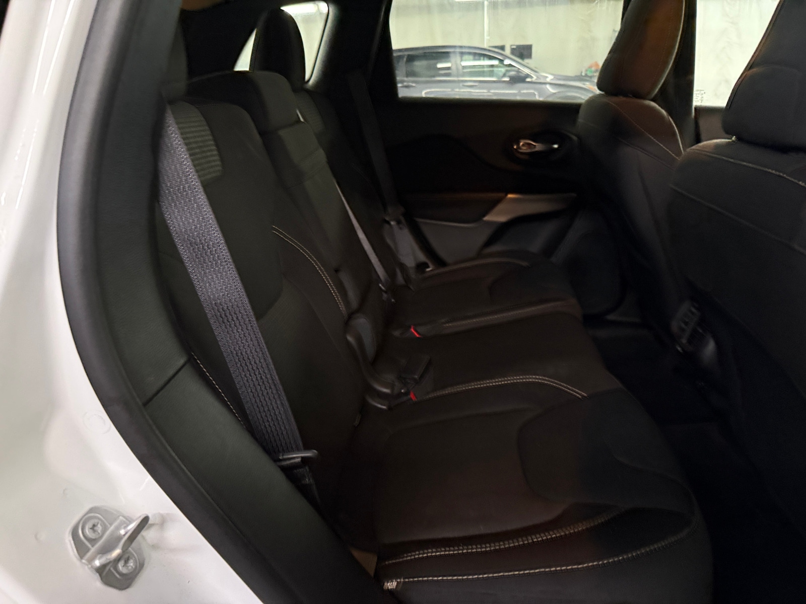 Thumbnail: 2017 Jeep Cherokee - 6