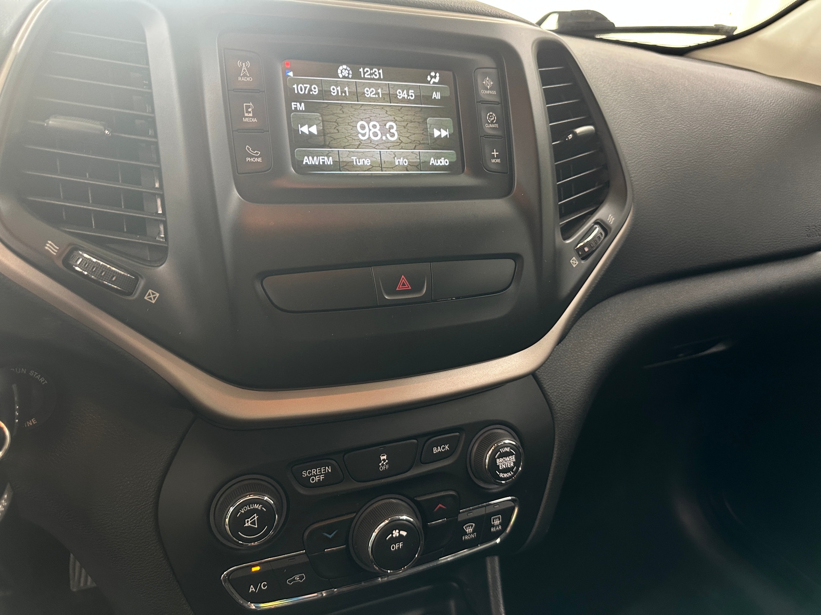 Thumbnail: 2017 Jeep Cherokee - 4