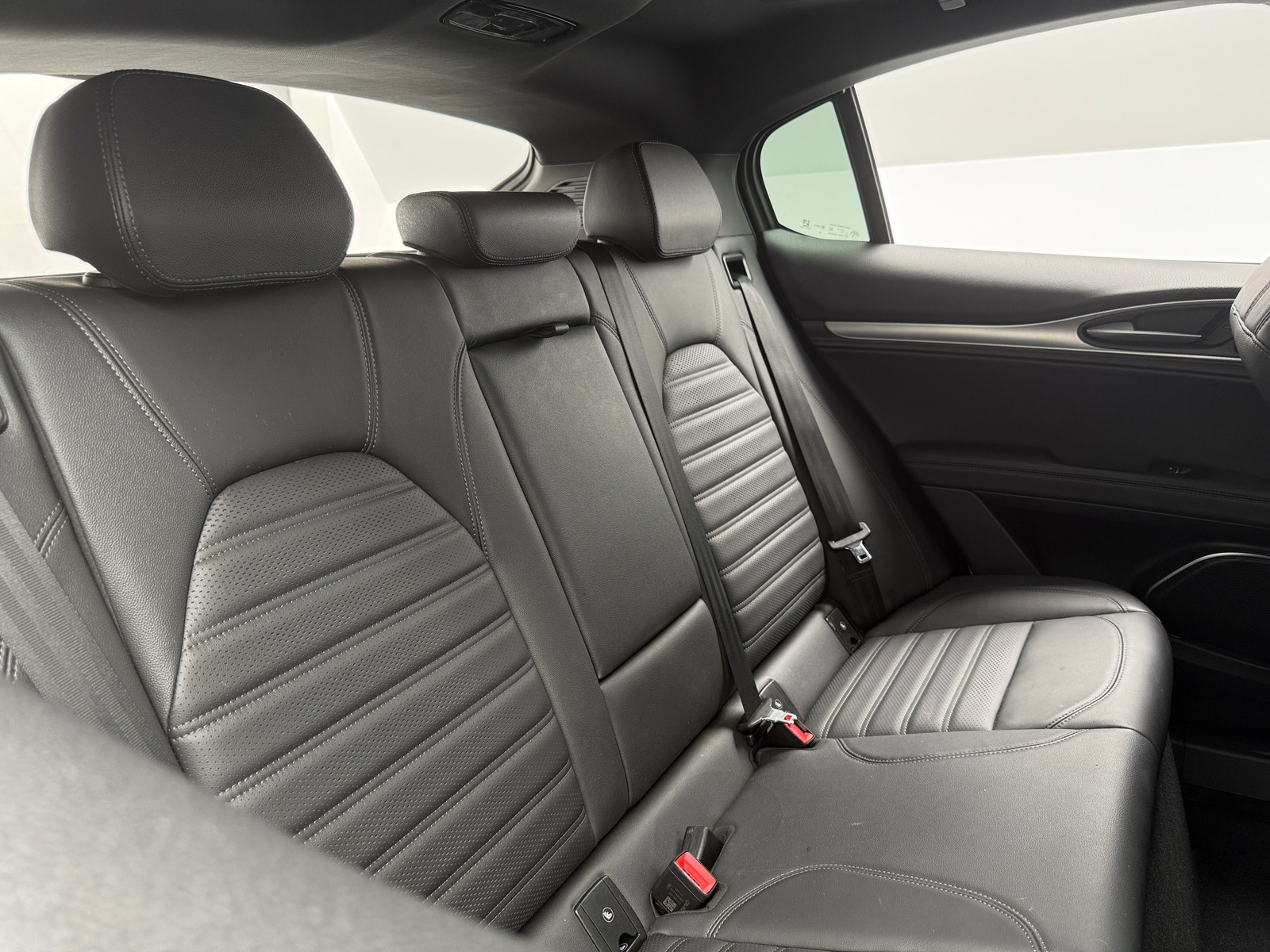 Thumbnail: 2023 Alfa Romeo Stelvio - 5